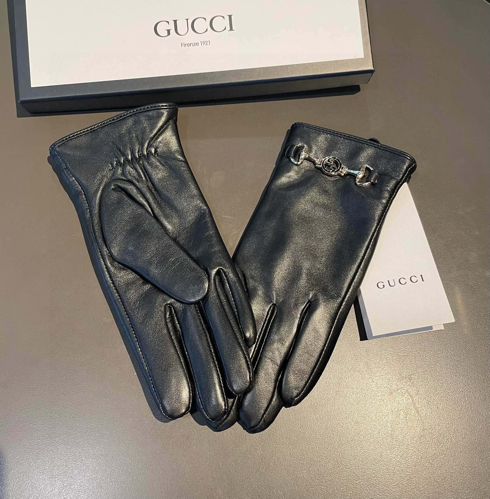 [TOP] GUCCI Women's Sheepskin Gloves - Black