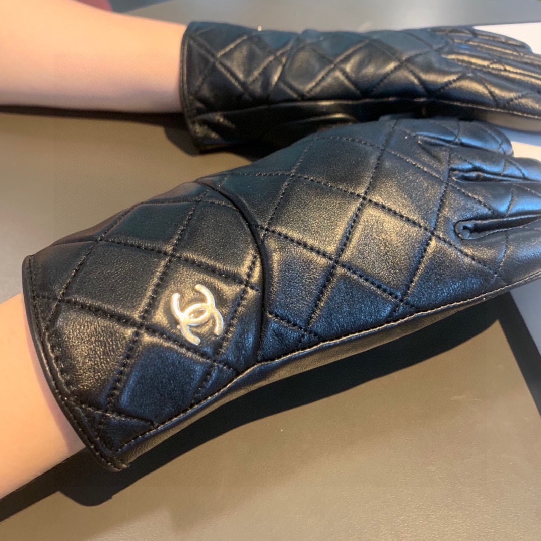 [TOP] CHANEL Quilted Sheepskin Gloves - Black