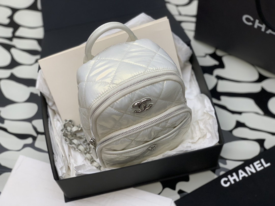 [TOP] CHANEL Coconeige Ski Collection Backpacks - Black/White