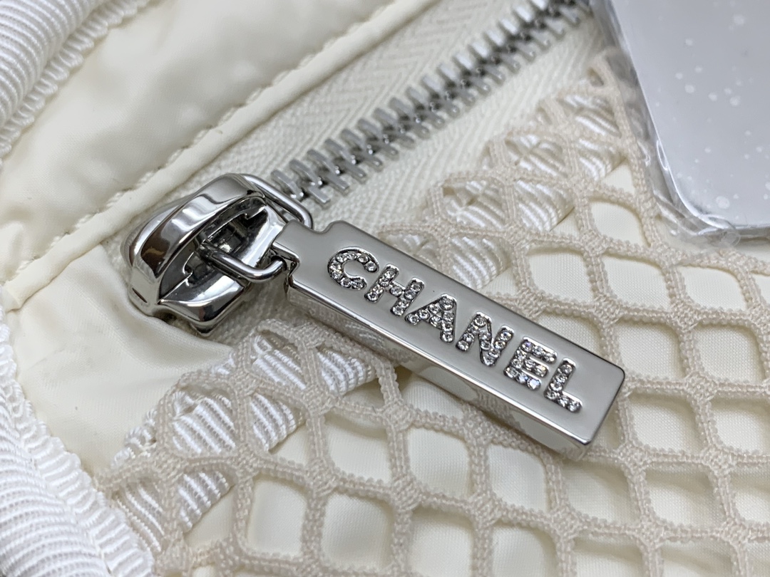 [TOP] CHANEL Coconeige Ski Collection Backpacks - Black/White