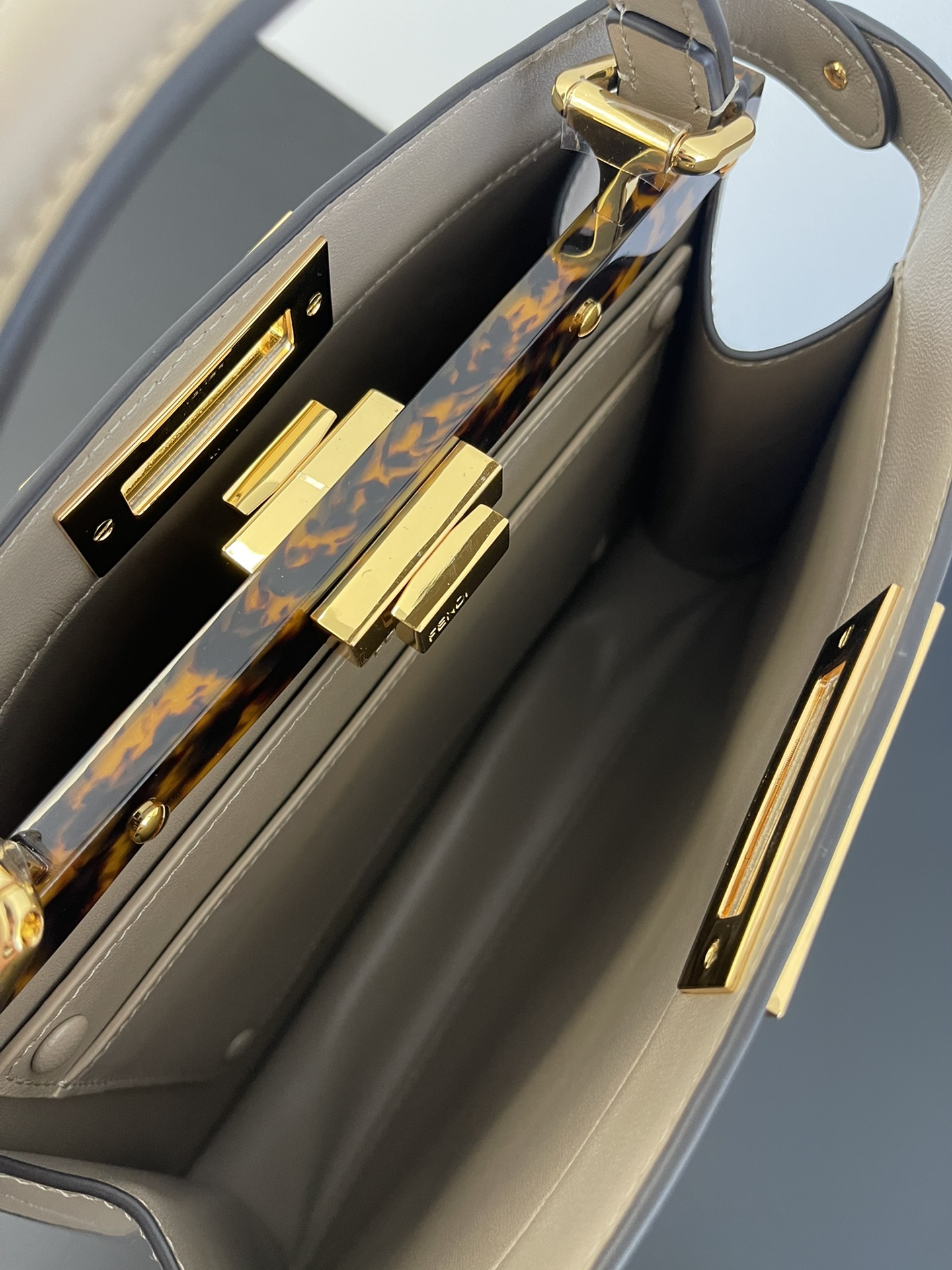 [TOP] FENDI Retro Leather Peekaboo Bags - 33x25x13cm - Khaki&GHW