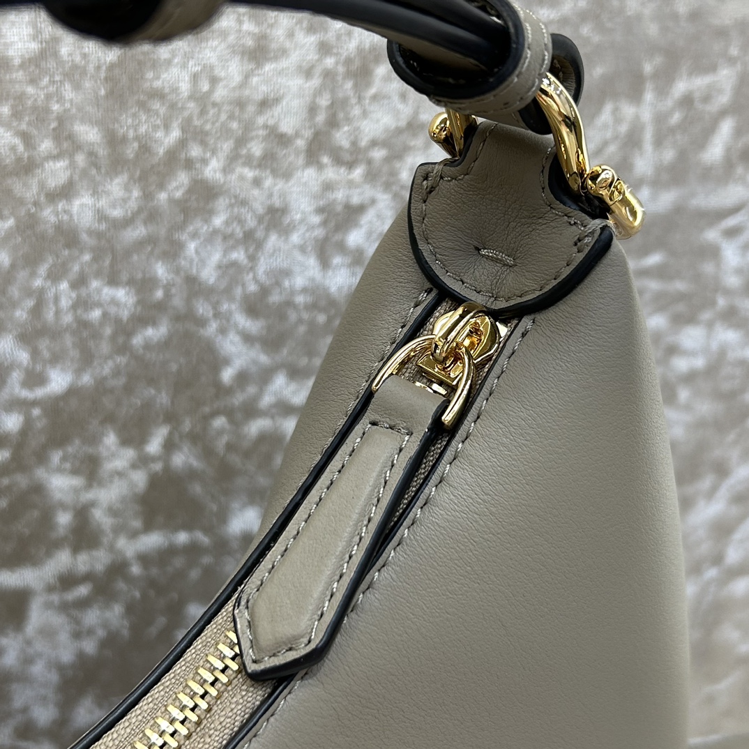 [TOP] FENDI Classic Metal Logo Fendigraphy Bags - 2 Sizes - Grey&GHW