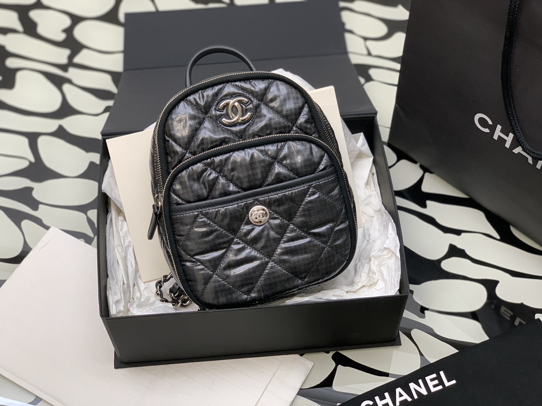 [TOP] CHANEL Coconeige Ski Collection Backpacks - Black/White