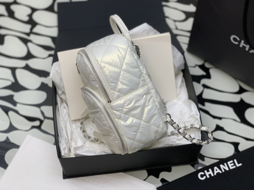 [TOP] CHANEL Coconeige Ski Collection Backpacks - Black/White