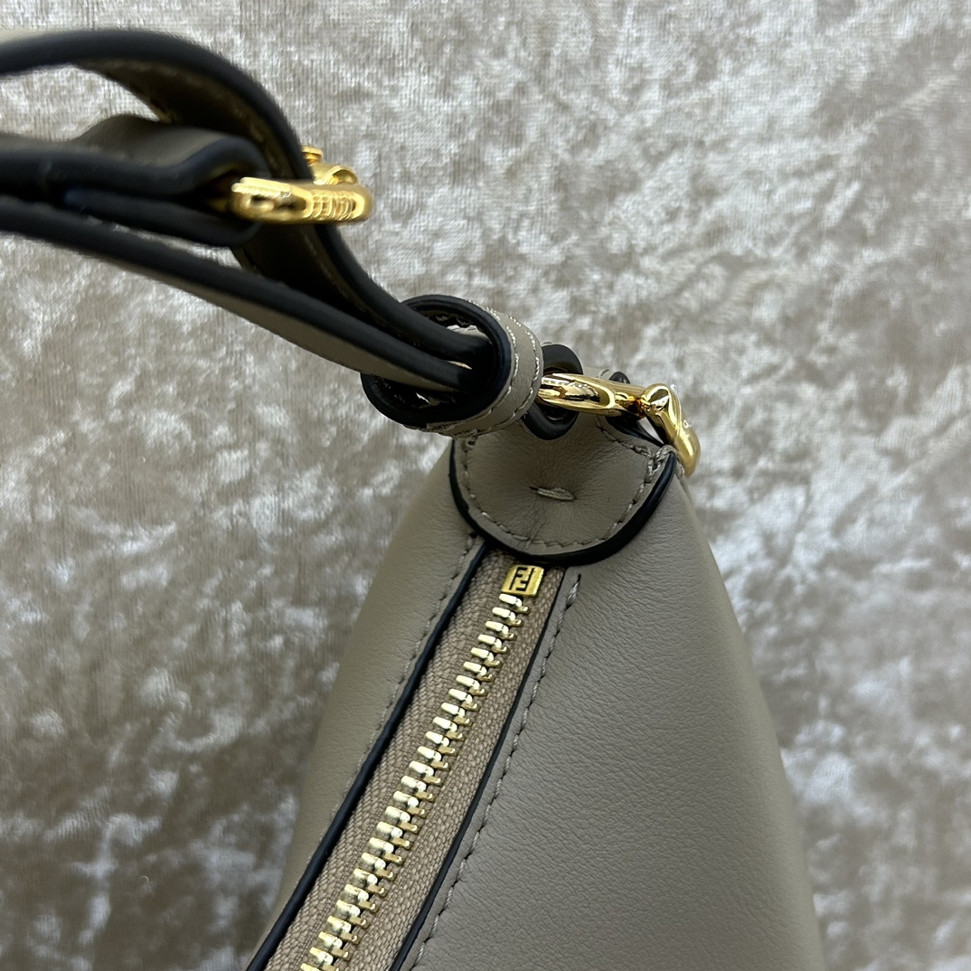 [TOP] FENDI Classic Metal Logo Fendigraphy Bags - 2 Sizes - Grey&GHW