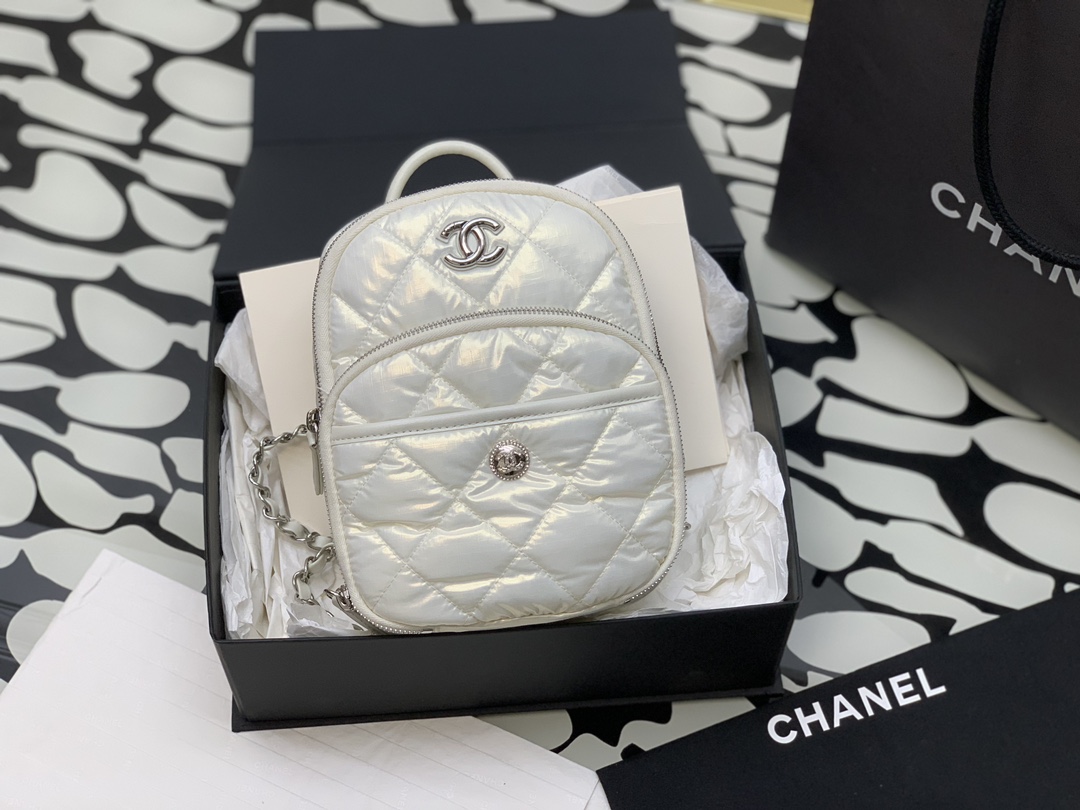 [TOP] CHANEL Coconeige Ski Collection Backpacks - Black/White