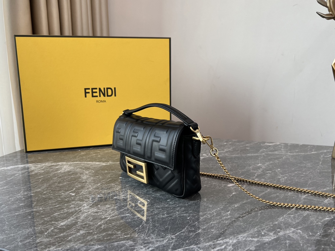 [TOP] FENDI FENDI Baguette Chain Bag 19*4*10cm - 6 Colour