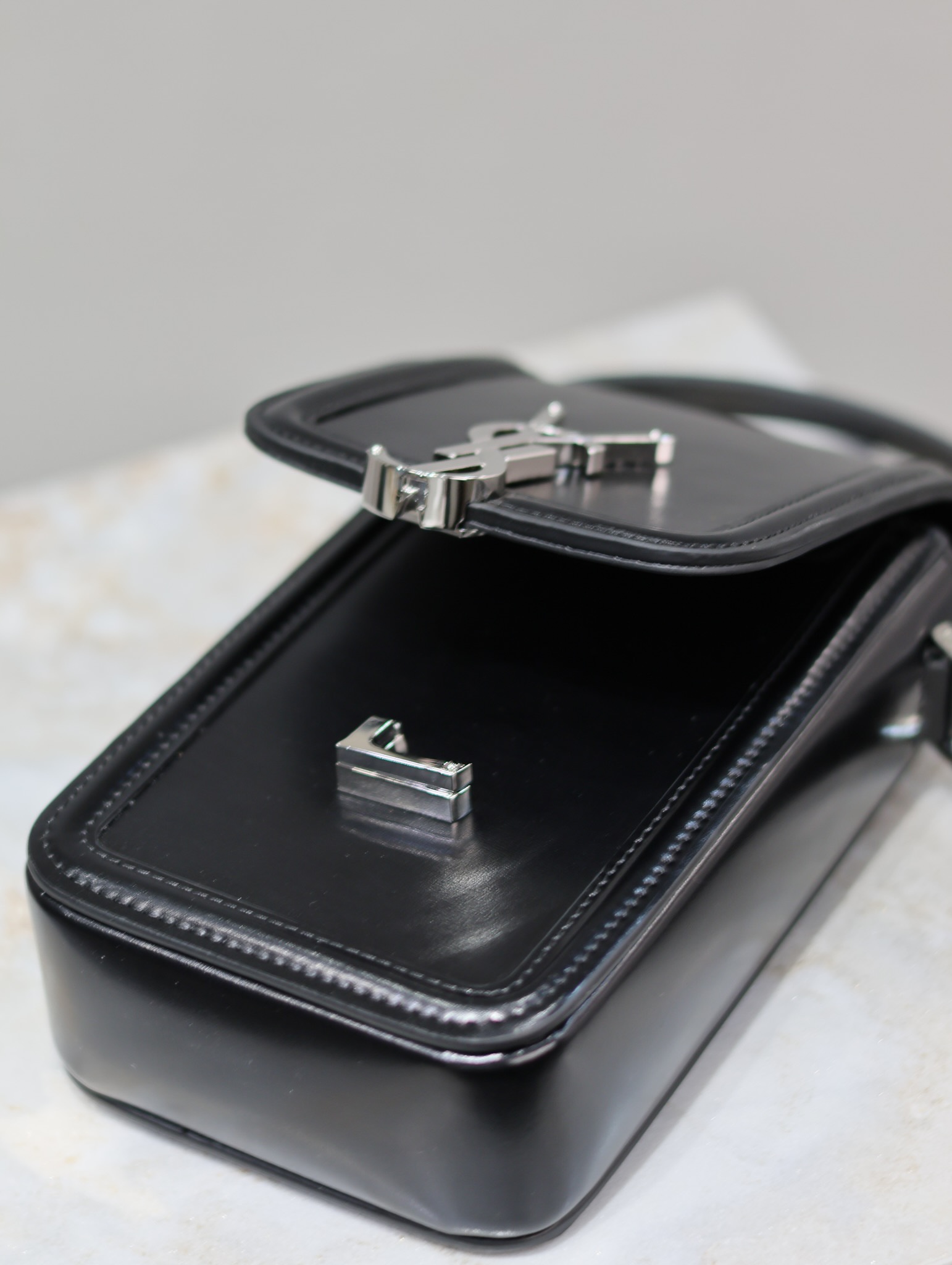 [TOP] Yves Saint Laurent YSL Solferino Box Phone Bag 18×11×5cm - Black&SHW