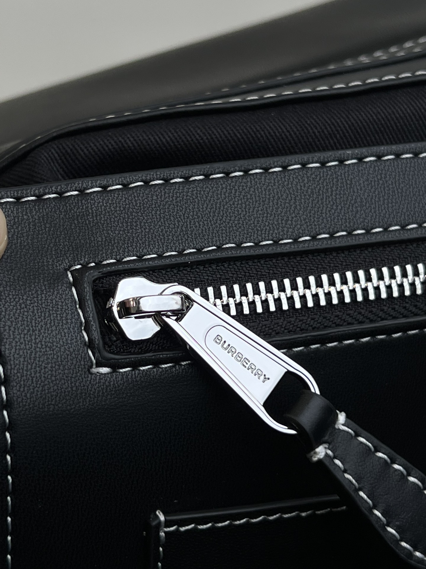 [TOP] BURBERRY Flap Backpack Cowhide 35x30x14cm - Black