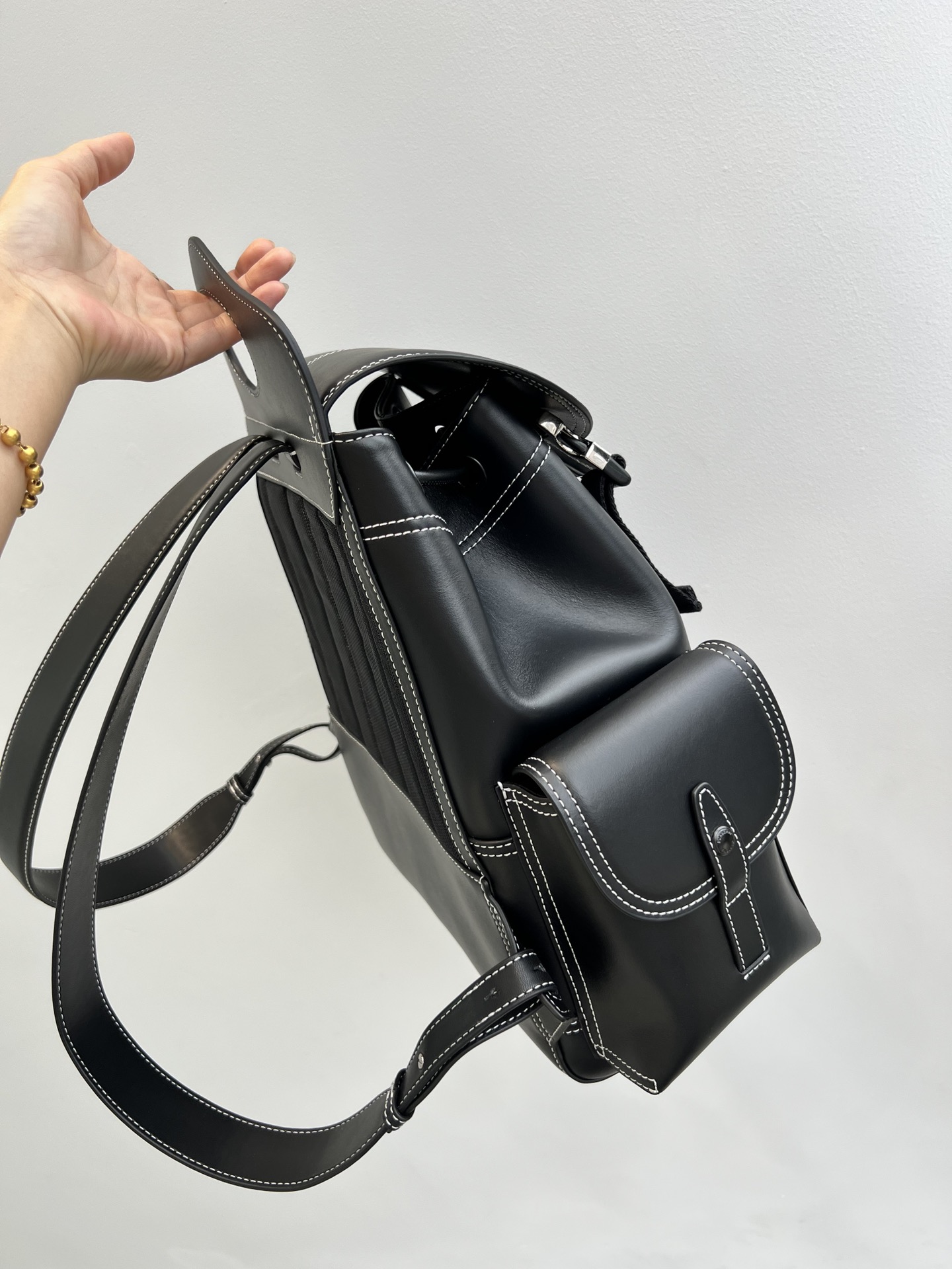 [TOP] BURBERRY Flap Backpack Cowhide 35x30x14cm - Black