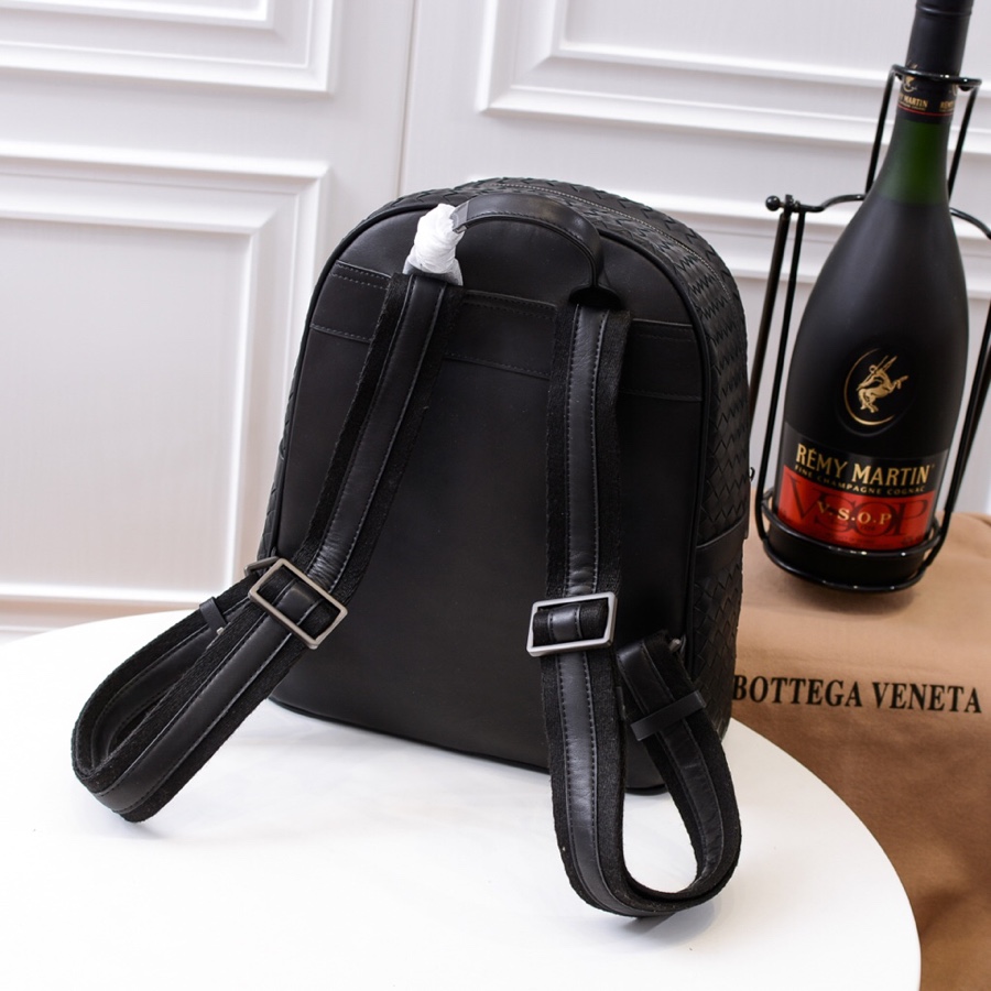 [TOP] Bottega Veneta BV Men's Handwoven Cowhide Backpack - Black
