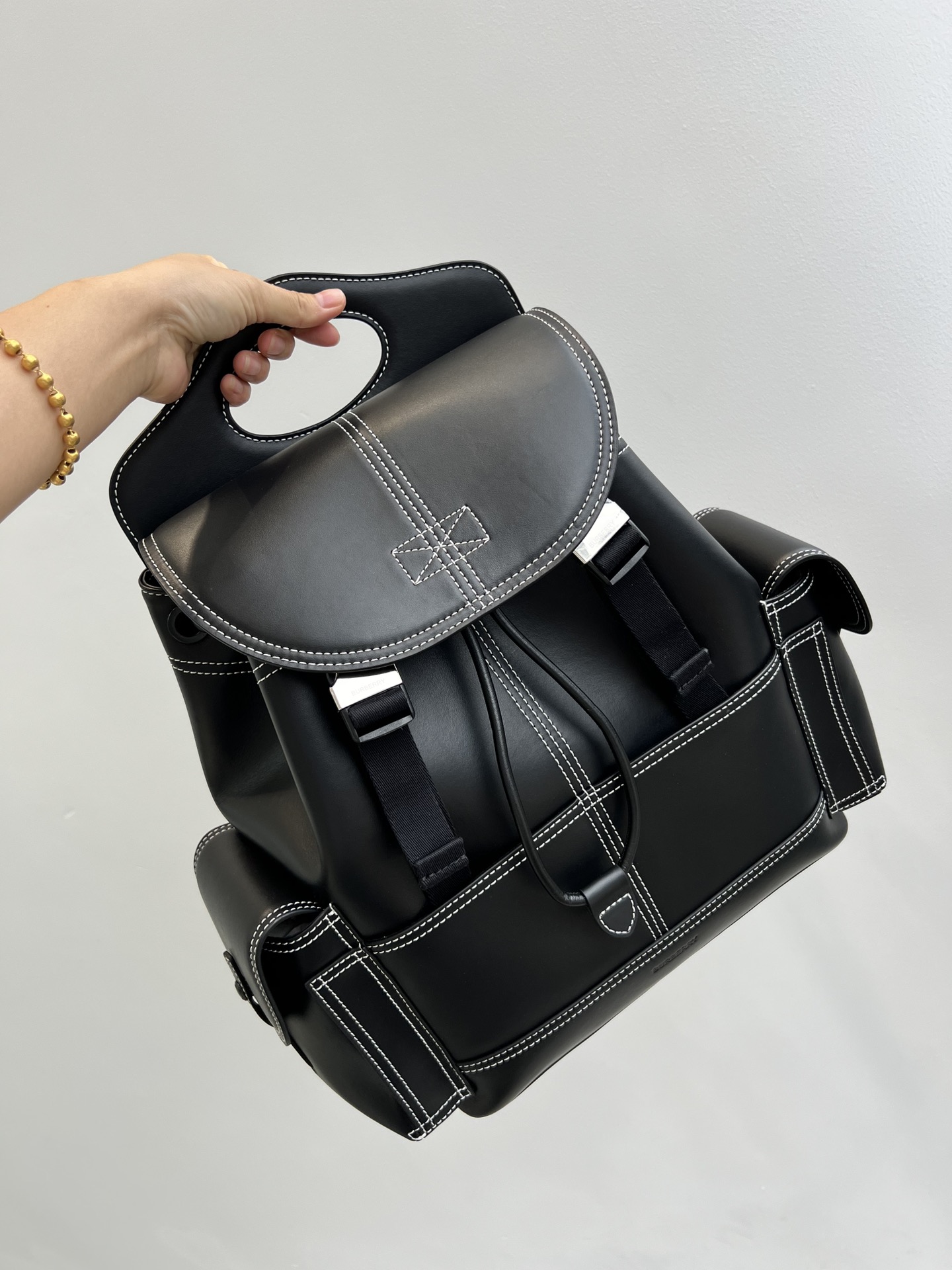 [TOP] BURBERRY Flap Backpack Cowhide 35x30x14cm - Black