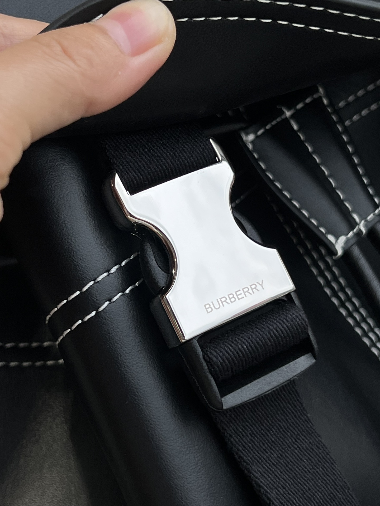 [TOP] BURBERRY Flap Backpack Cowhide 35x30x14cm - Black