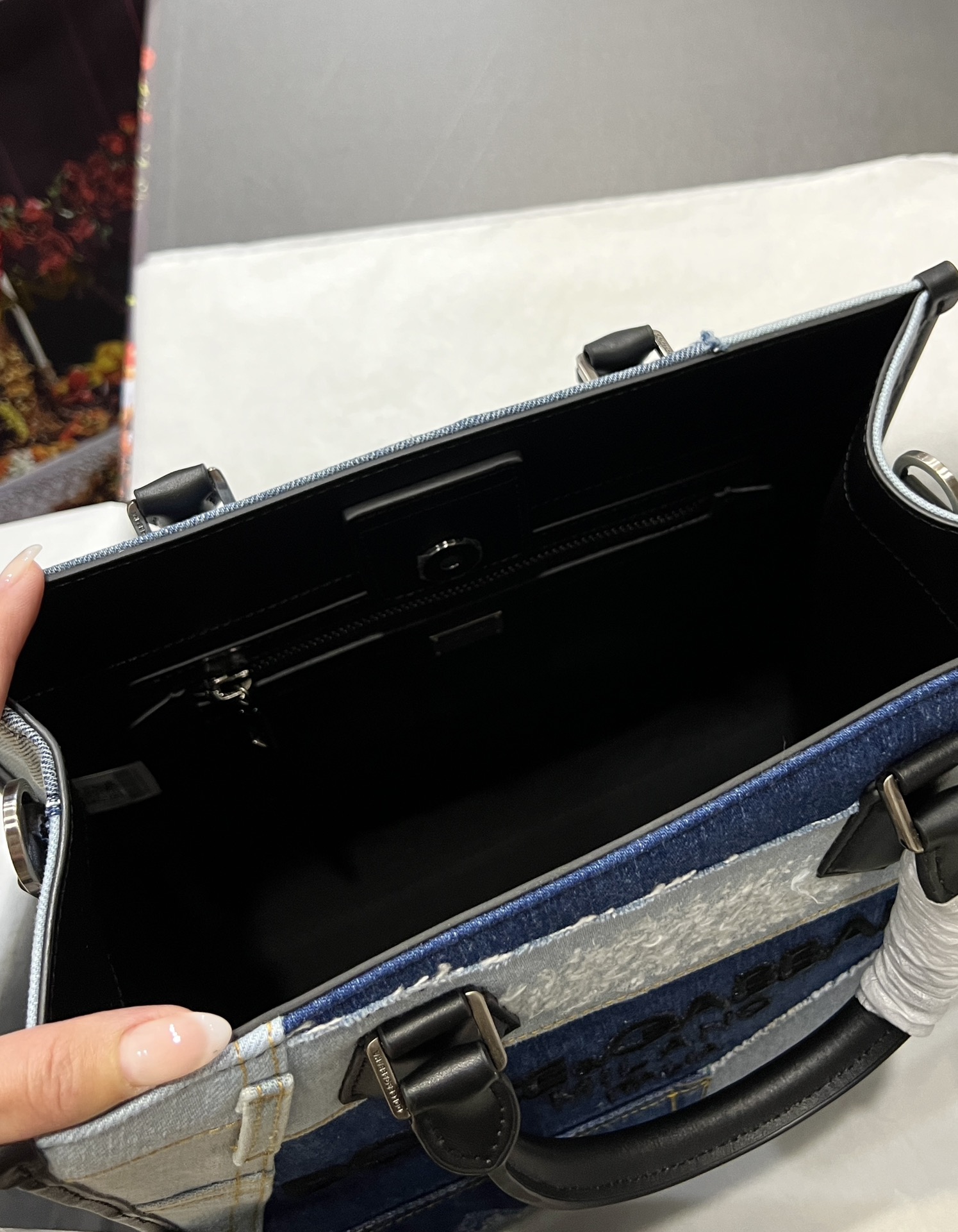 [TOP] Dolce & Gabbana D&G Crossbody Denim Bag Cowhide 31x27x15cm - Black