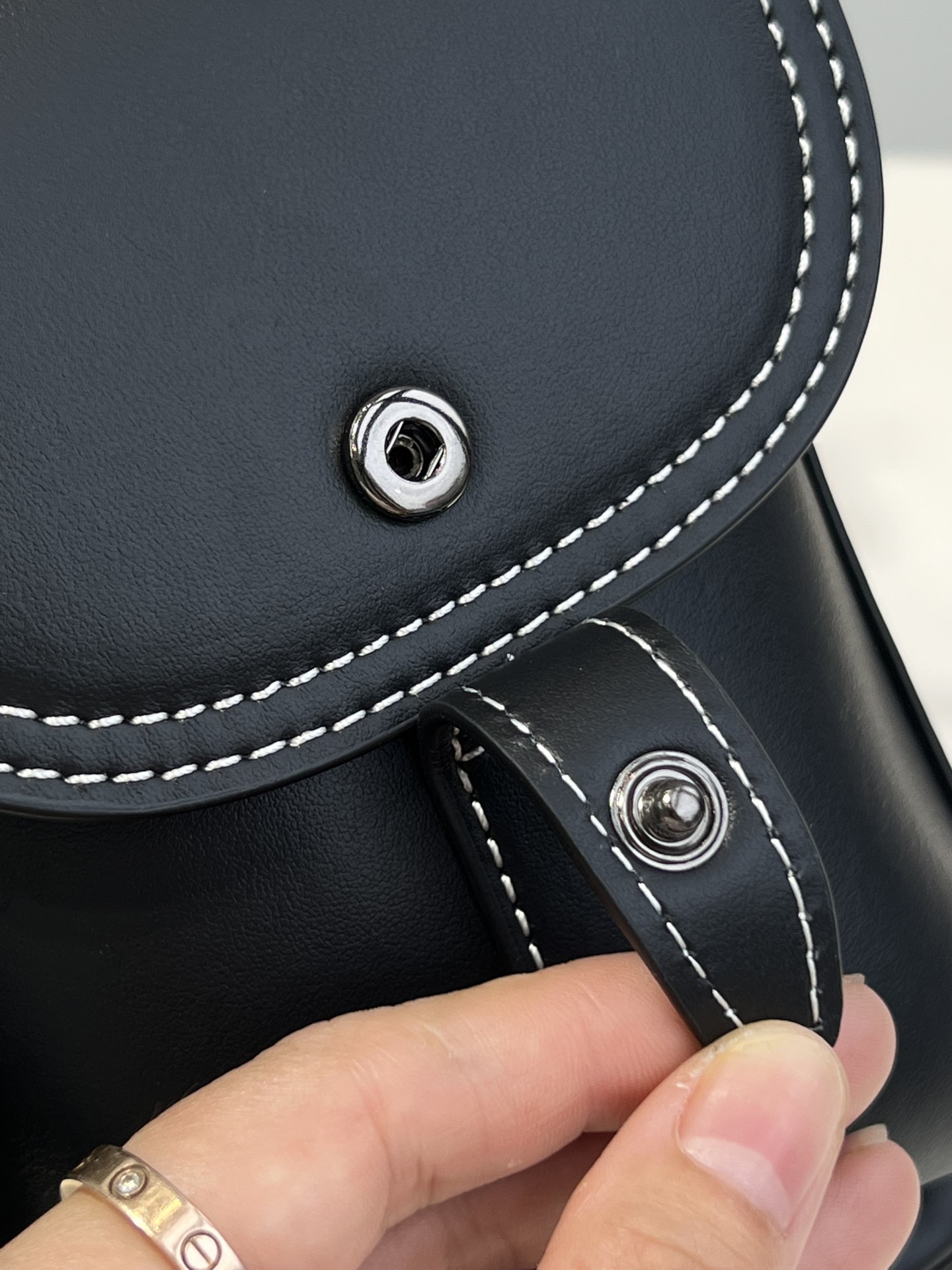 [TOP] BURBERRY Flap Backpack Cowhide 35x30x14cm - Black