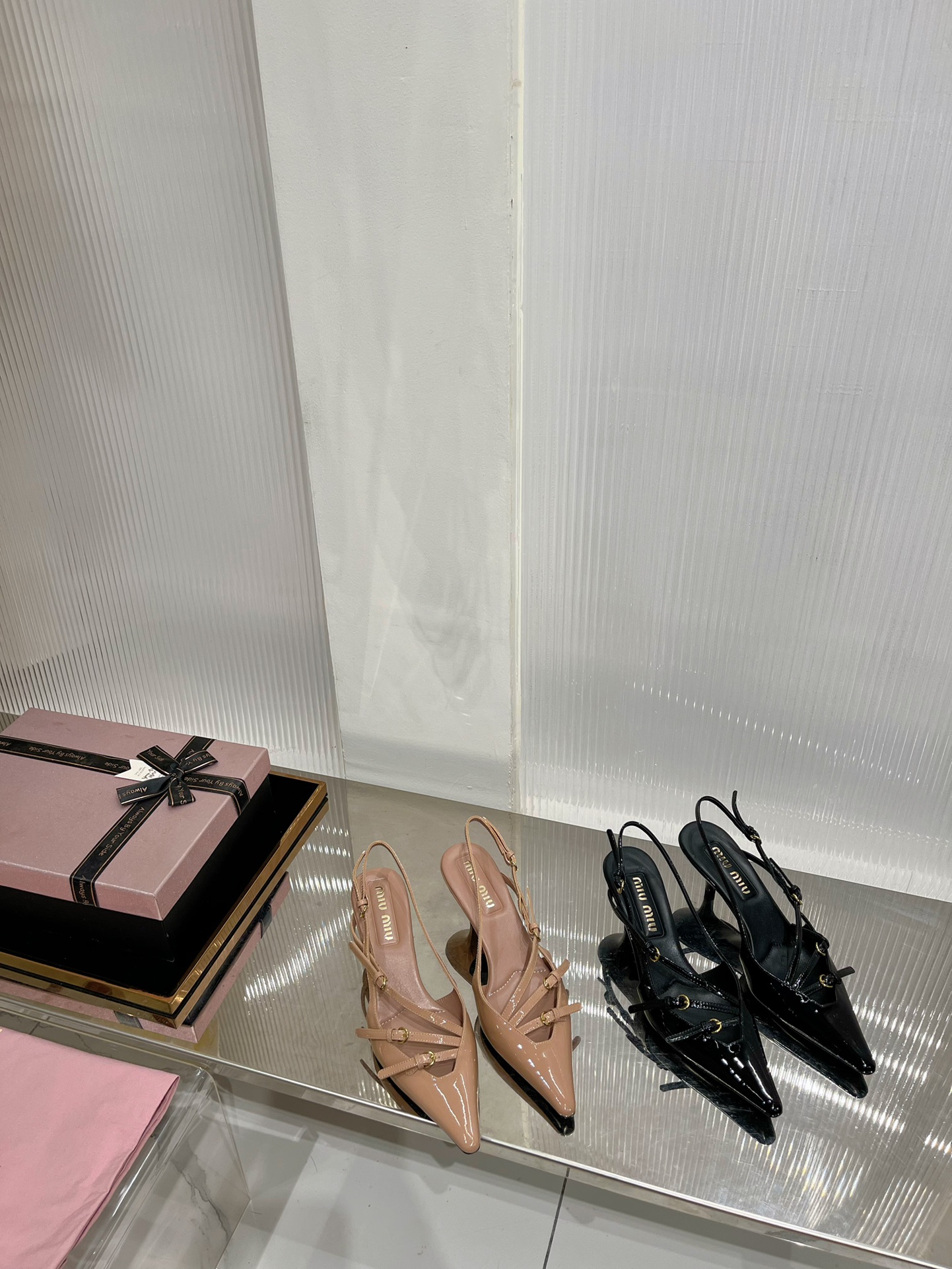 [TOP] Miu Miu Lacquer Leather High Heels 6.5cm - 2 Colors