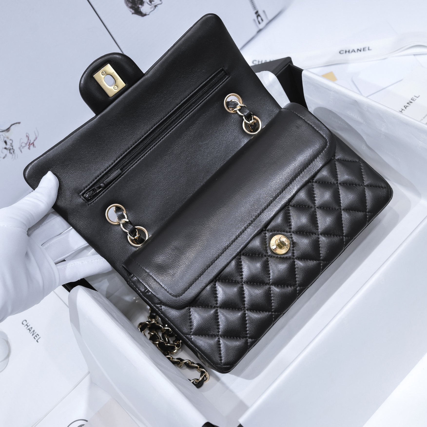 [TOP] CHANEL Classic Flap Bag 23cm - Black & GHW