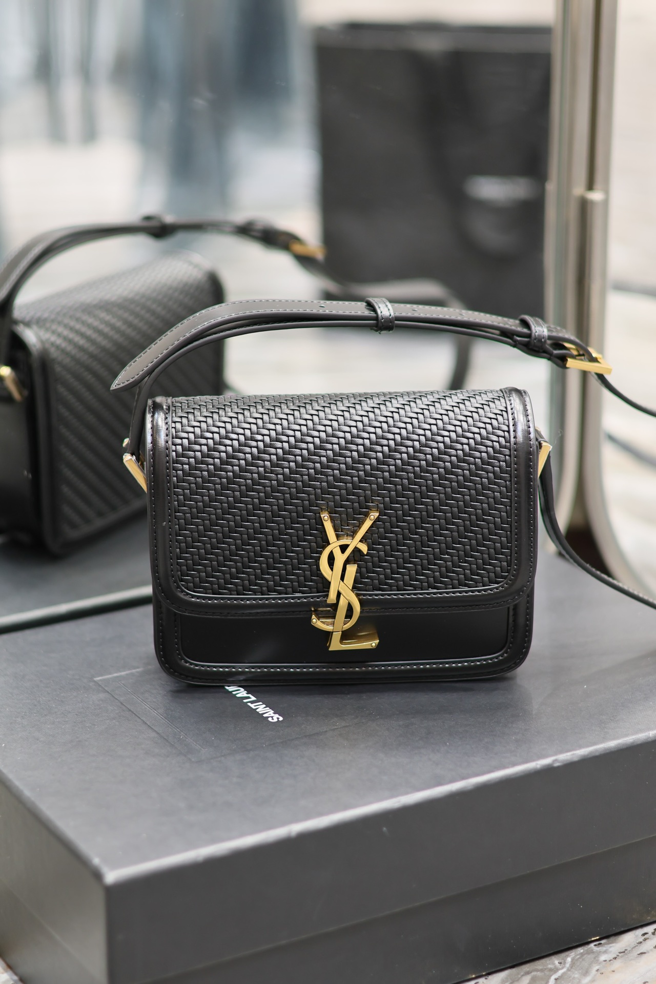 [TOP] Yves Saint Laurent YSL Solderino Bags Woven From Patent Leather And Cowhide - Black&GHW