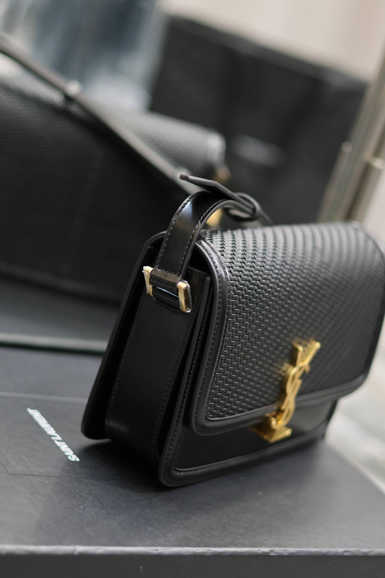 [TOP] Yves Saint Laurent YSL Solderino Bags Woven From Patent Leather And Cowhide - Black&GHW