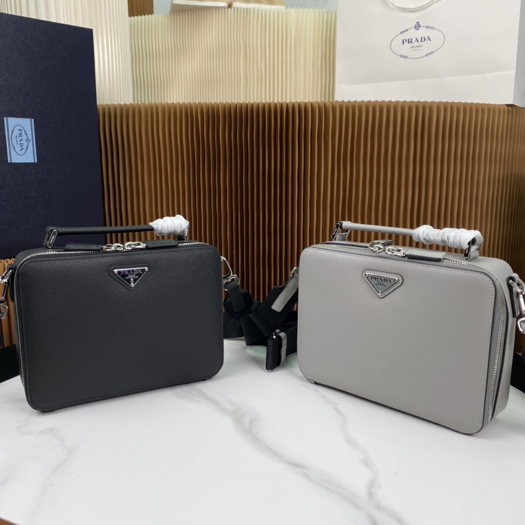 [TOP] PRADA The Brique Handbag Is Made Of Saffiano Leather 22x16x6cm - 3 Colors