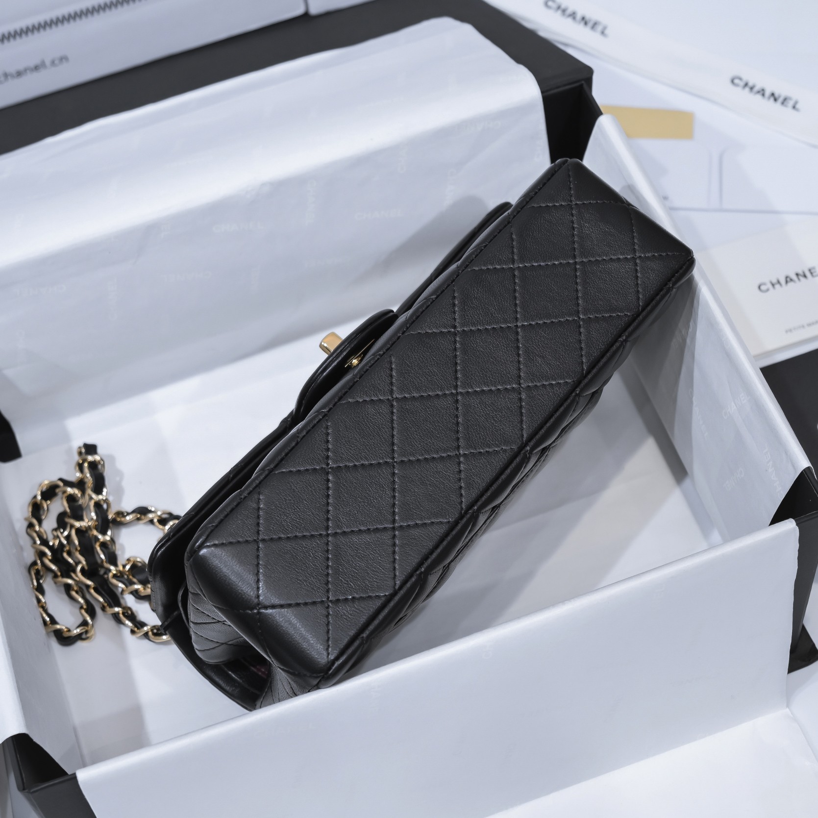 [TOP] CHANEL Classic Flap Bag 23cm - Black & GHW