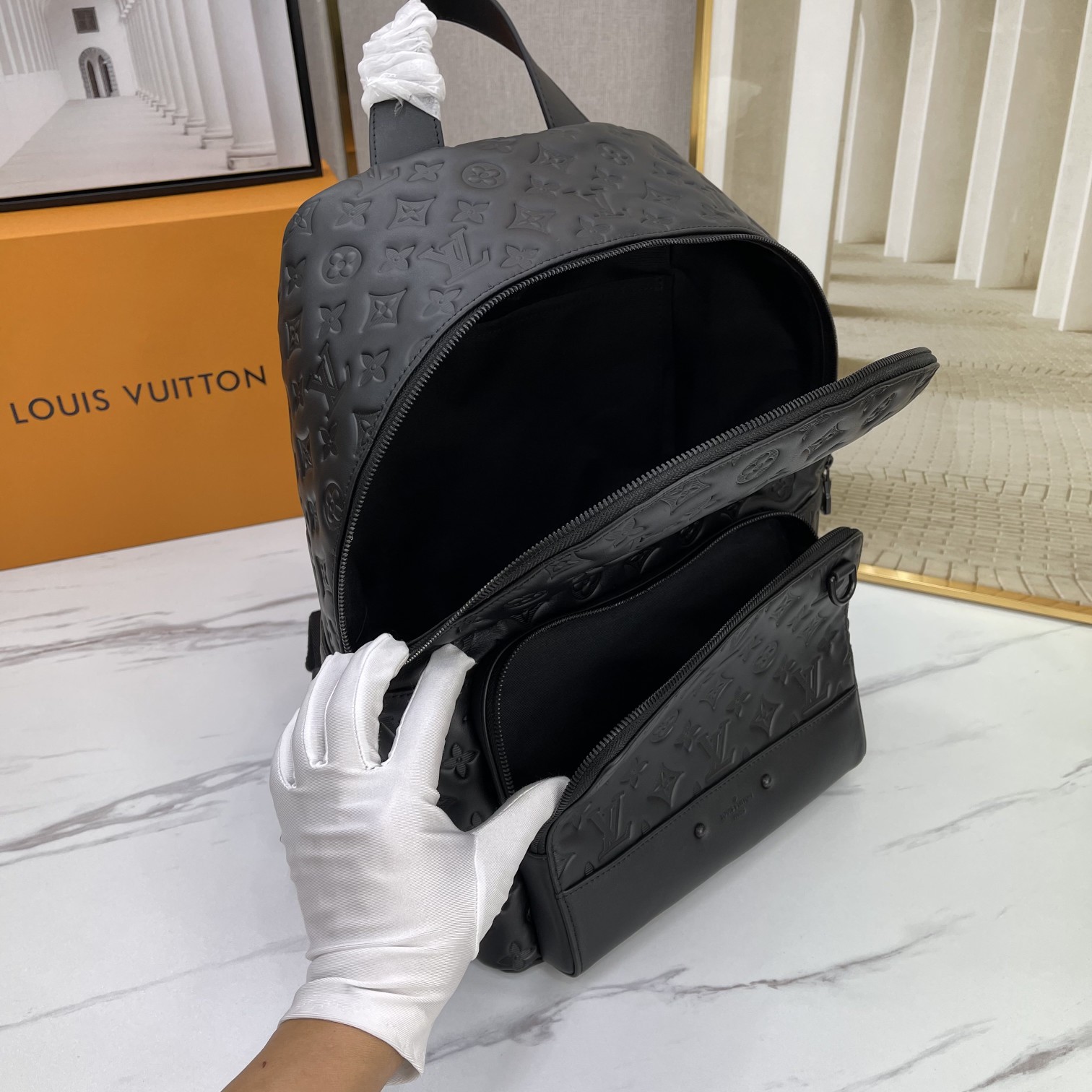 [TOP] Louis Vuitton LV Cowhide Embossed Backpack - 29x38x18CM - Black