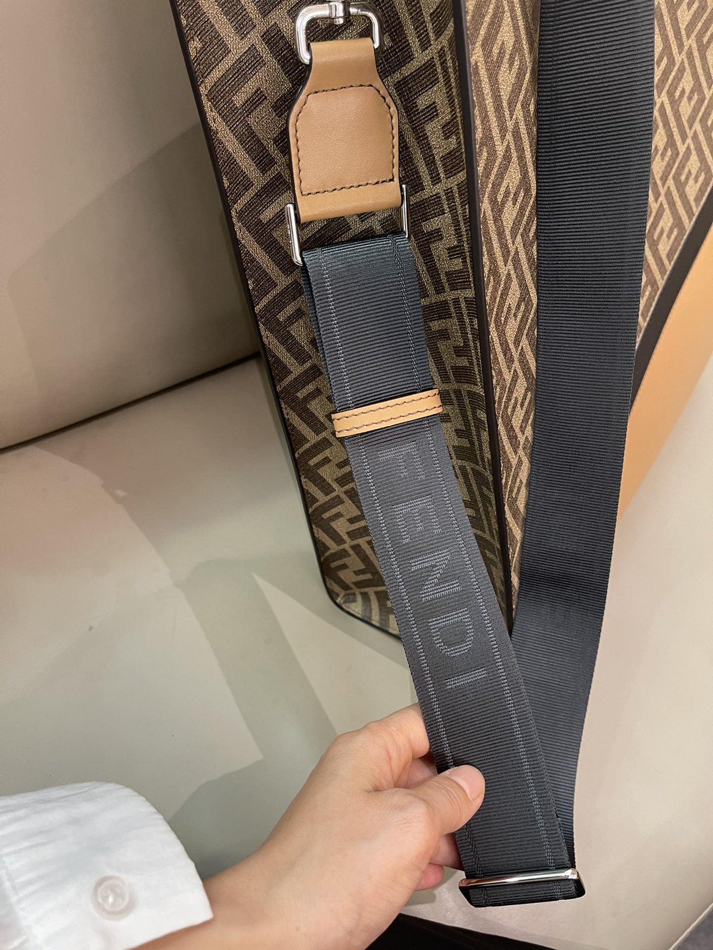 [TOP] FENDI Men's Retro Cowhide Handbag 36×14×38cm - Black/Brown