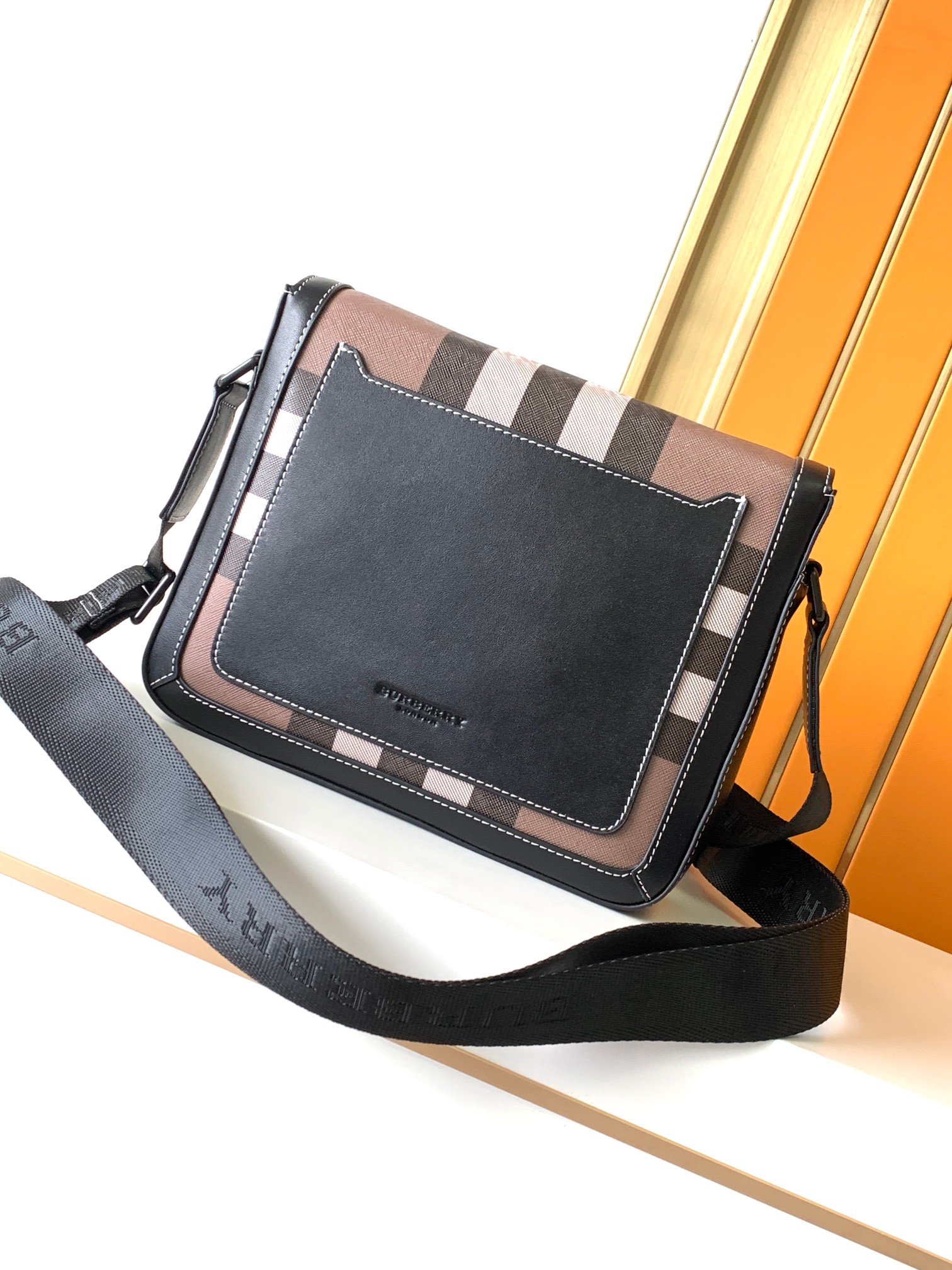 [TOP] BURBERRY Leather Crossbody Bag - 26x21x7CM