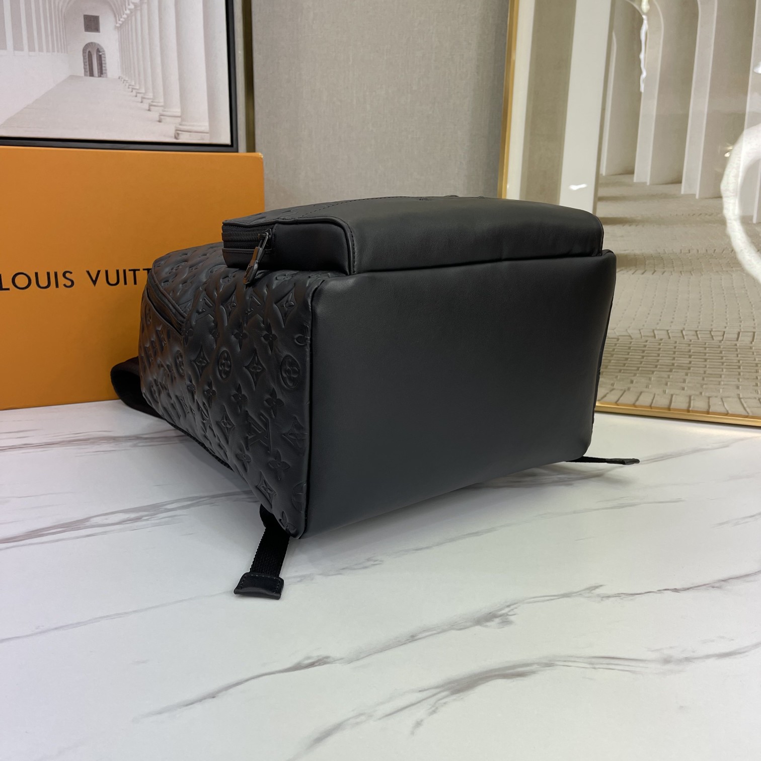 [TOP] Louis Vuitton LV Cowhide Embossed Backpack - 29x38x18CM - Black