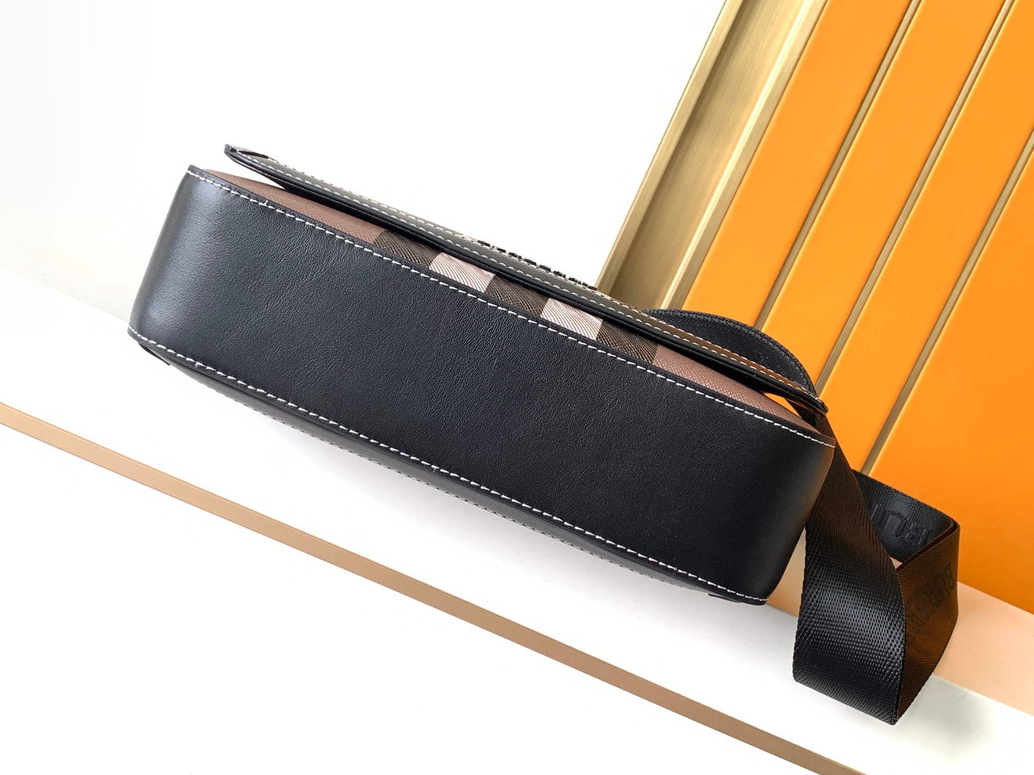 [TOP] BURBERRY Leather Crossbody Bag - 26x21x7CM