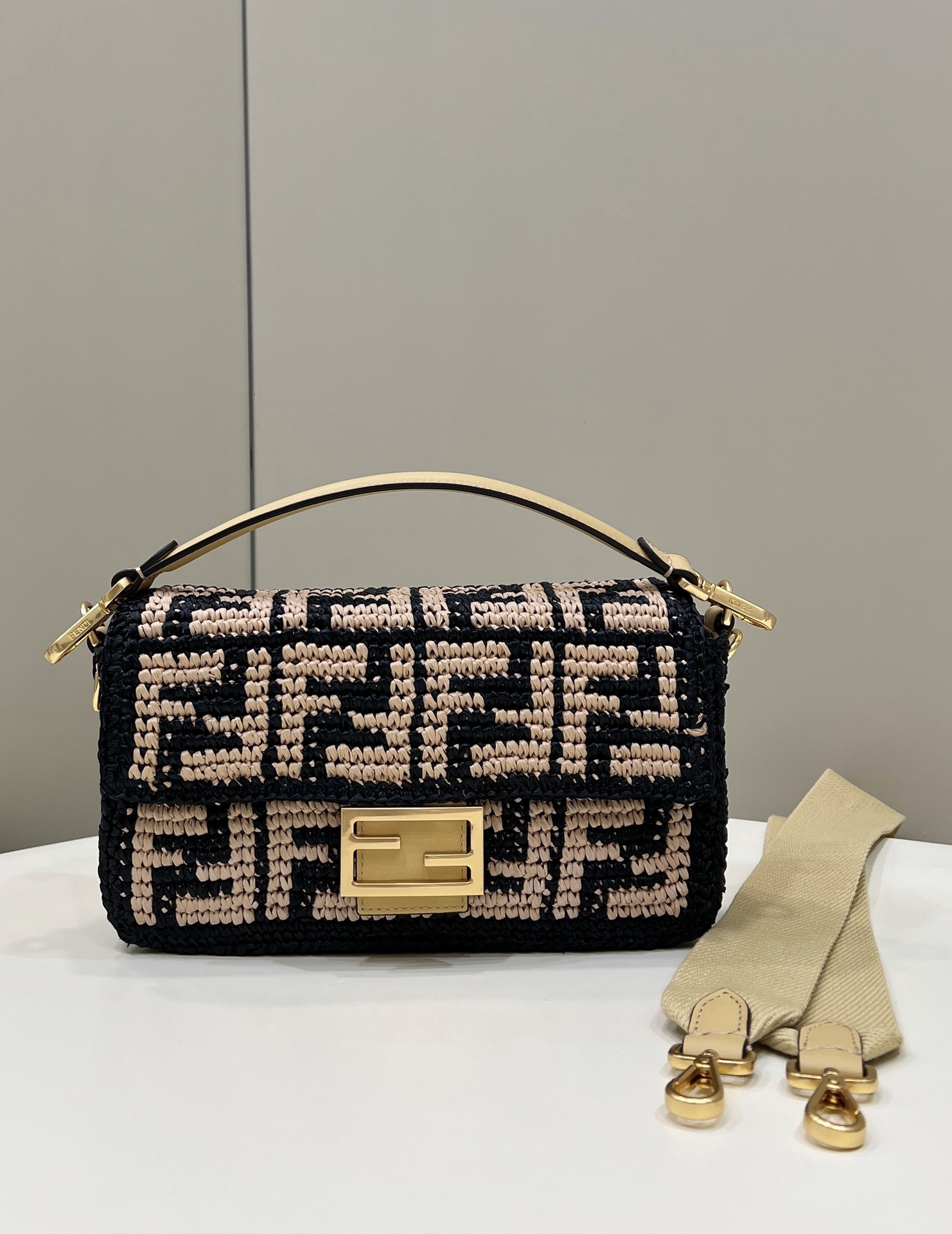[TOP] Fendi Lafite Woven Baguette Bags - 27cm - GHW