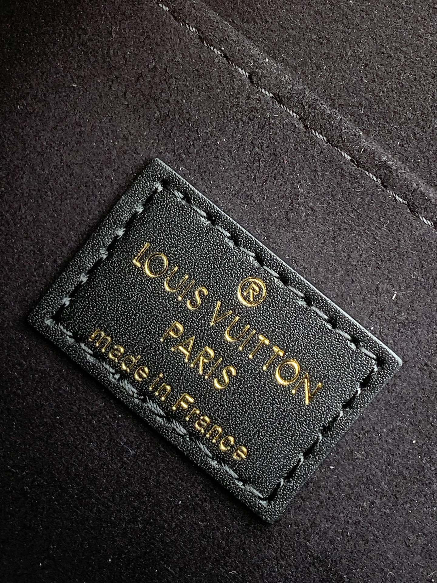 [TOP] Louis Vuitton LV Epi Grain Leather Bags 2 Sizes- Black