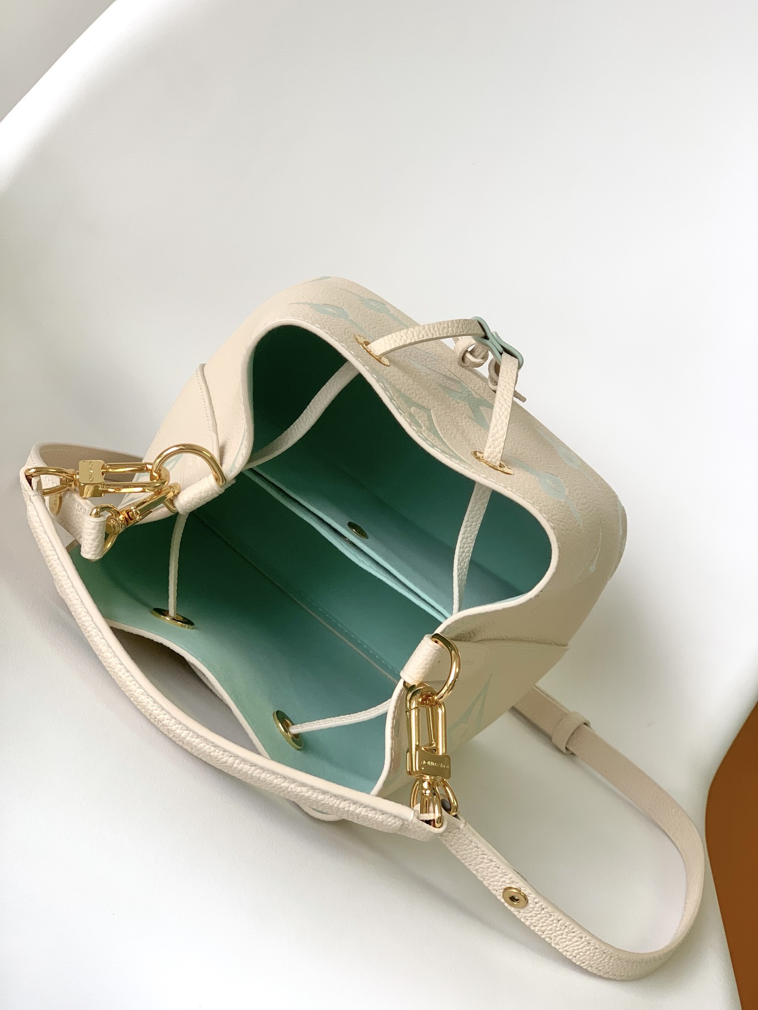 [TOP] Louis Vuitton LV  Cow Leather Noe Bag 20x20x13cm-White