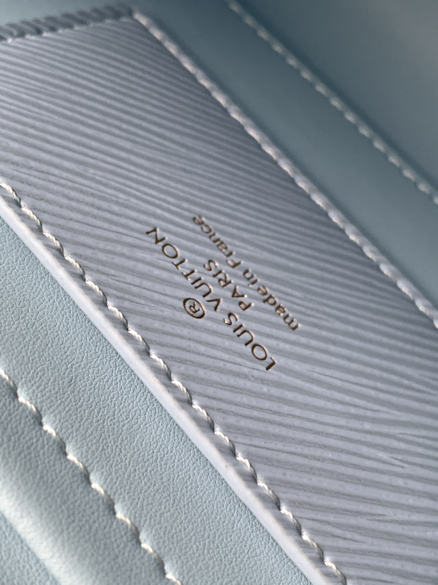 [TOP] Louis Vuitton LV Twist MM Bag Epi Leather 23 x 17 x 9.5 cm - Blue