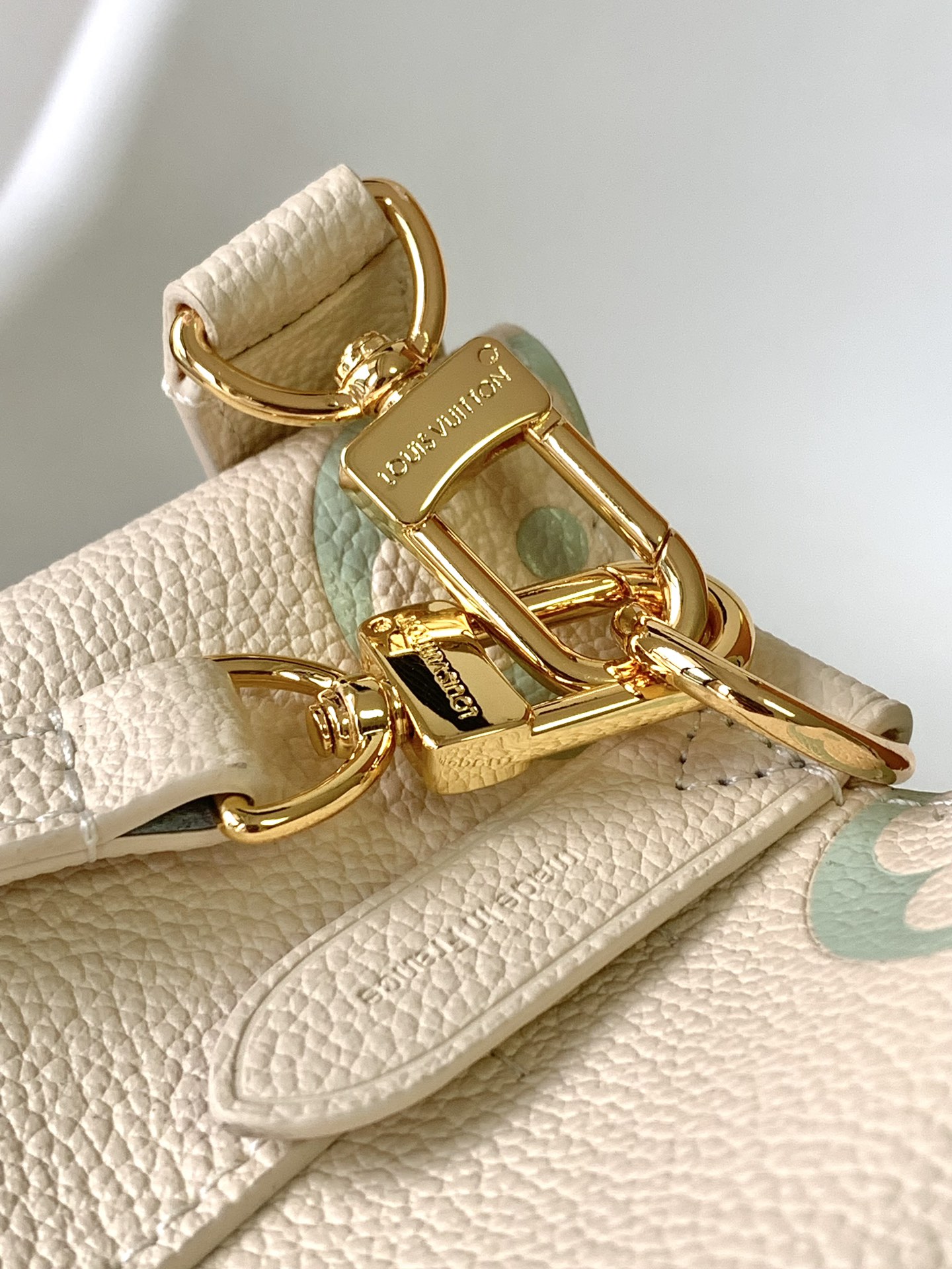 [TOP] Louis Vuitton LV  Cow Leather Noe Bag 20x20x13cm-White