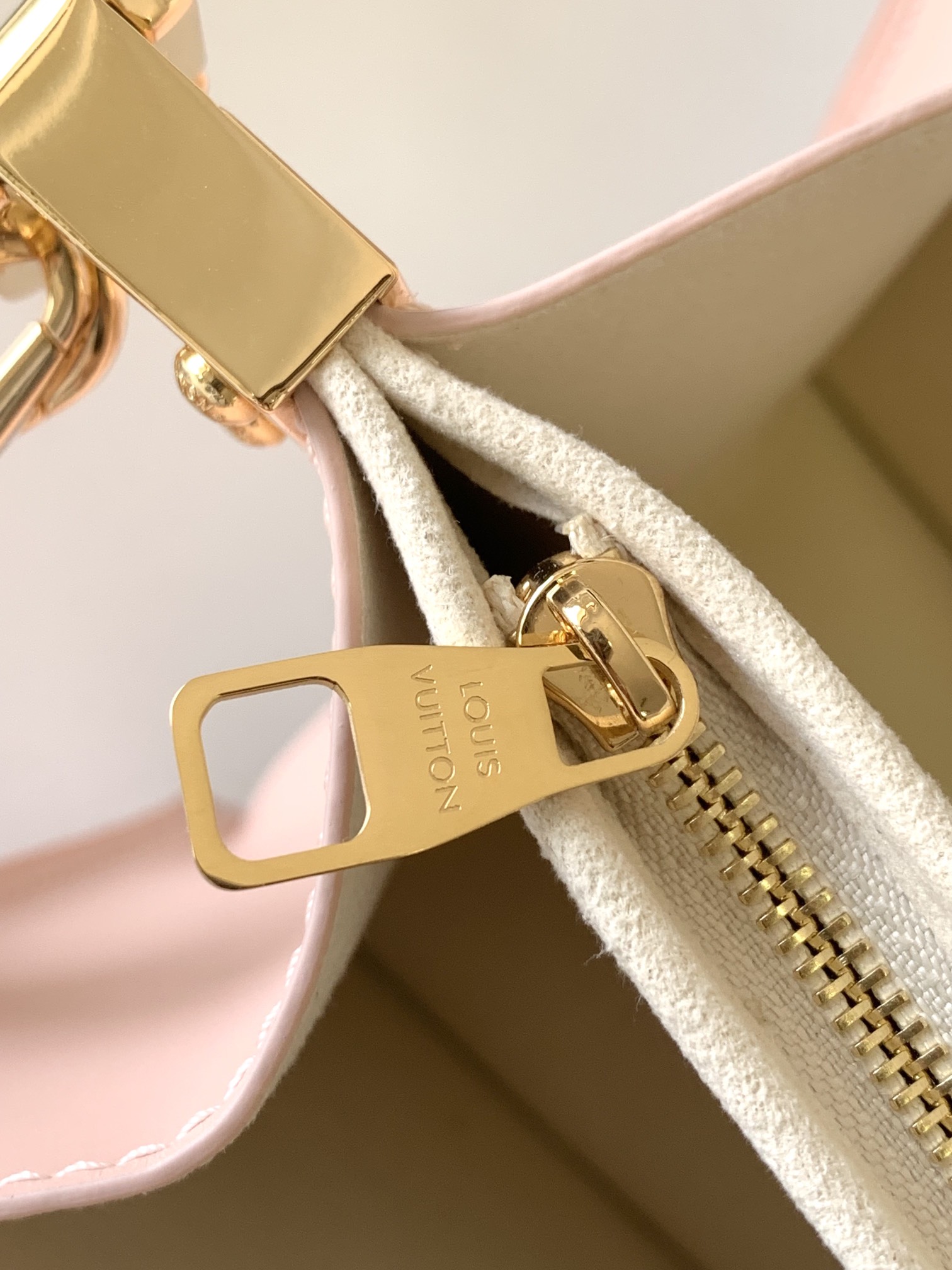 [TOP] Louis Vuitton LV Epi Grain Leather Bag 2 Sizes - Pink