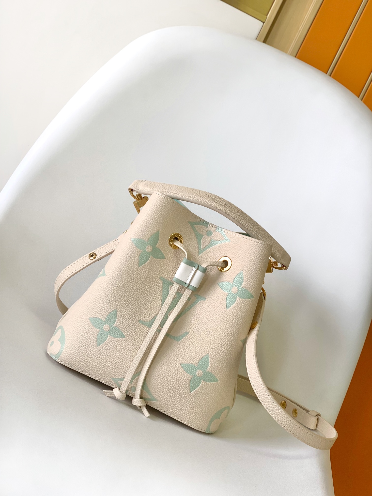 [TOP] Louis Vuitton LV  Cow Leather Noe Bag 20x20x13cm-White
