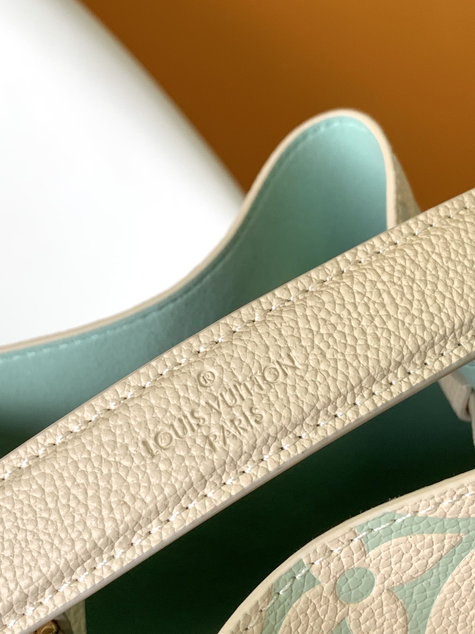 [TOP] Louis Vuitton LV  Cow Leather Noe Bag 20x20x13cm-White