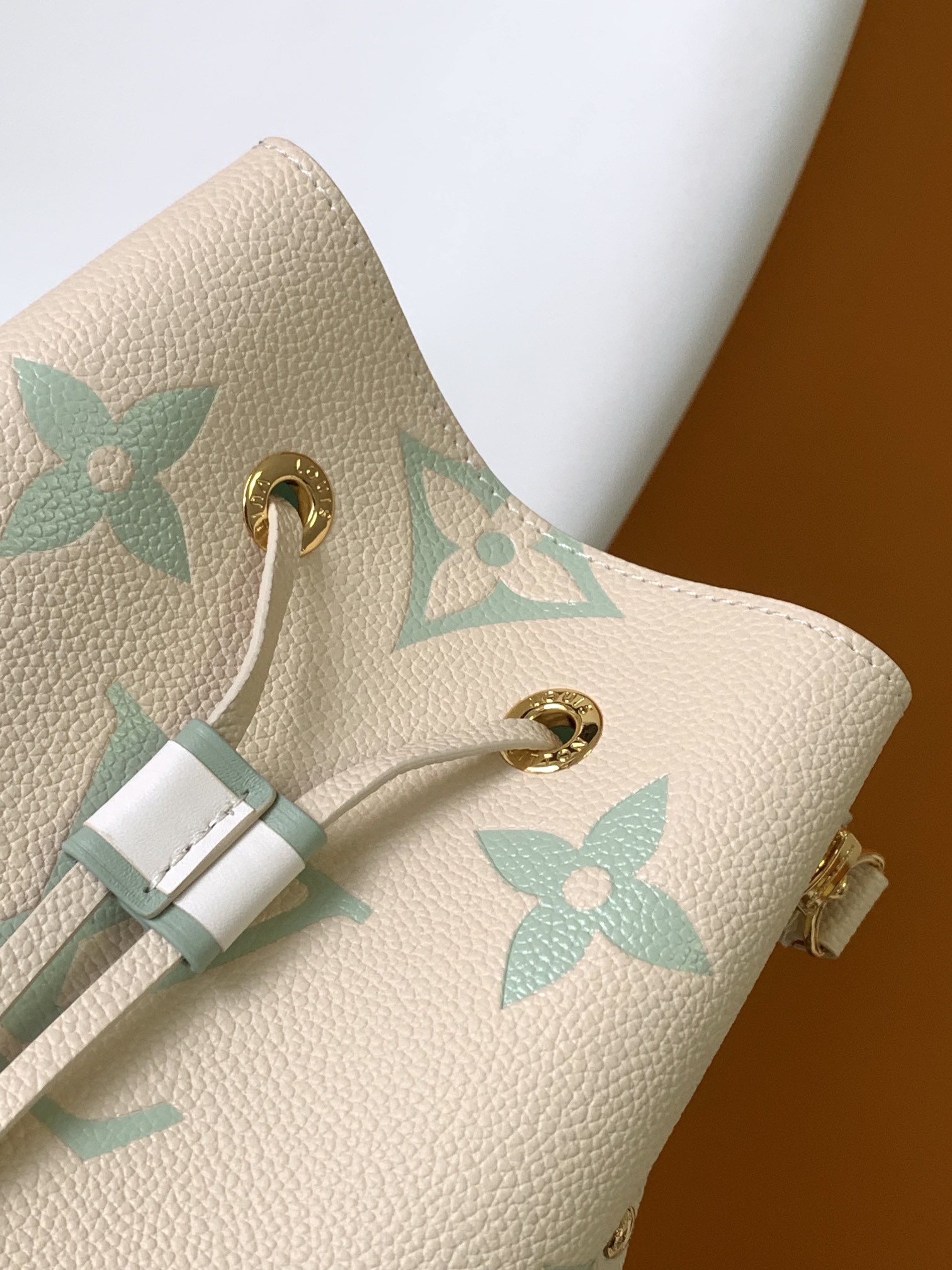 [TOP] Louis Vuitton LV  Cow Leather Noe Bag 20x20x13cm-White