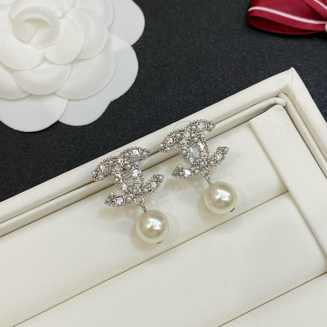 [TOP] CHANEL Earrings - Collection