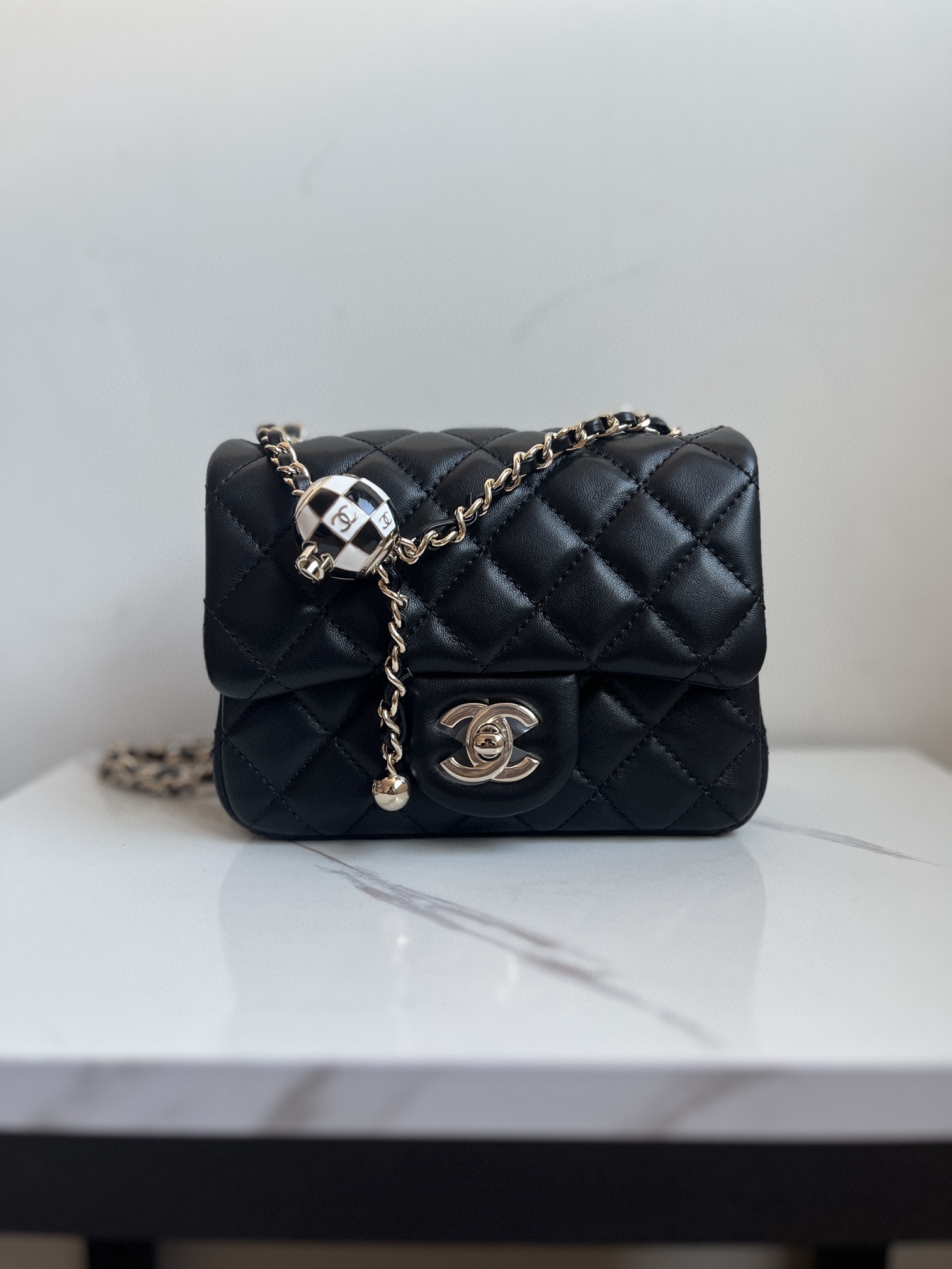 [TOP] CHANEL Lambskin Flap Bag 18×13×7cm - Black&SHW