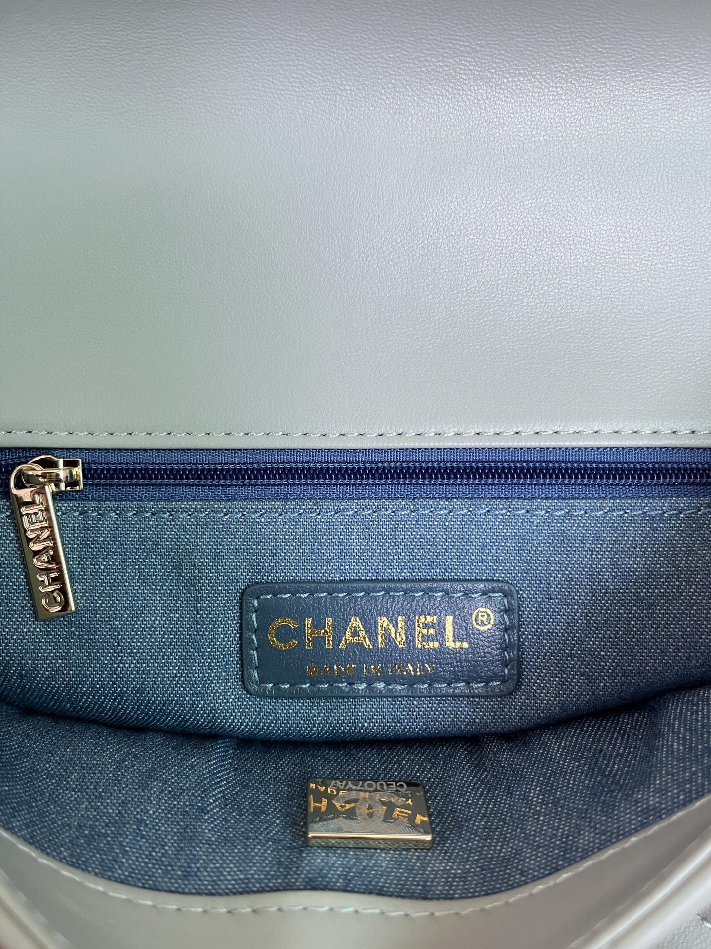 [TOP] CHANEL Classic Lambskin Flab Bag 16*24*6cm - Light Green&SHW