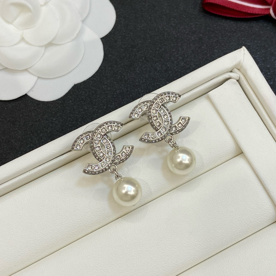 [TOP] CHANEL Earrings - Collection