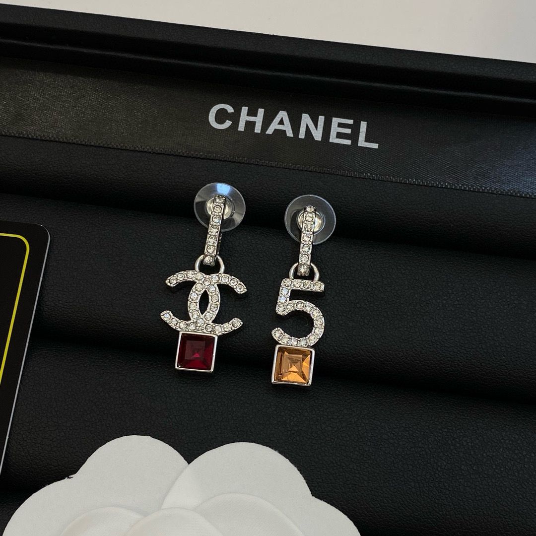 [TOP] CHANEL Earrings - Collection