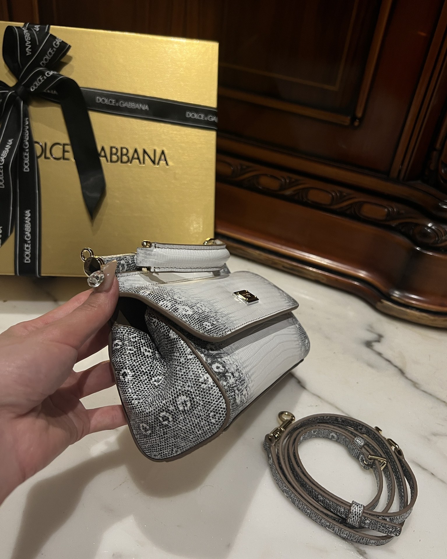 [TOP] Dolce & Gabbana D&G Sicily Bag Cowhide Lizard Pattern 18x11x6cm/20x16x8cm - White