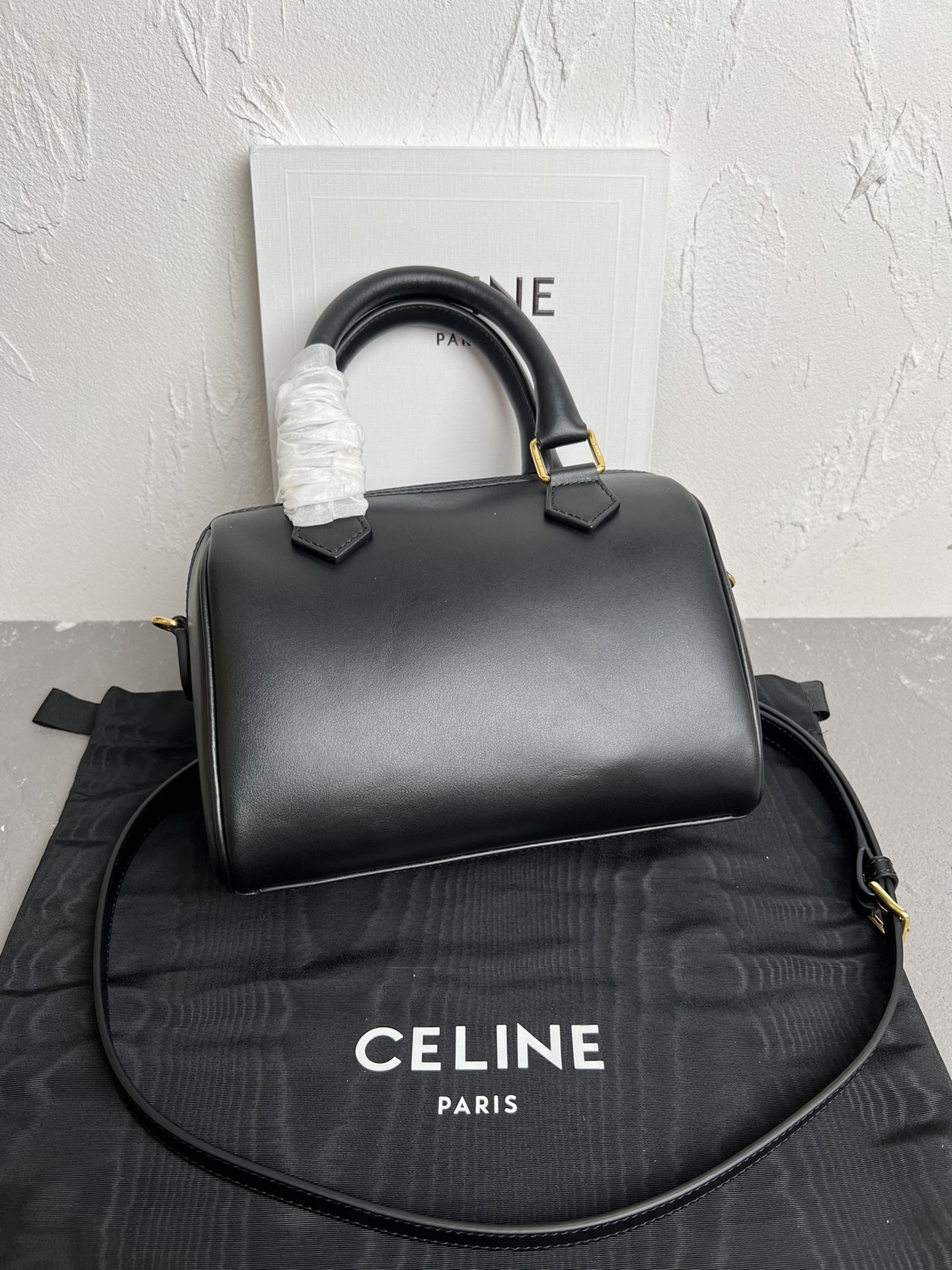 [TOP] CELINE Smooth Calfskin Leather Boston Bag 19.5X14X7CM - Black&GHW