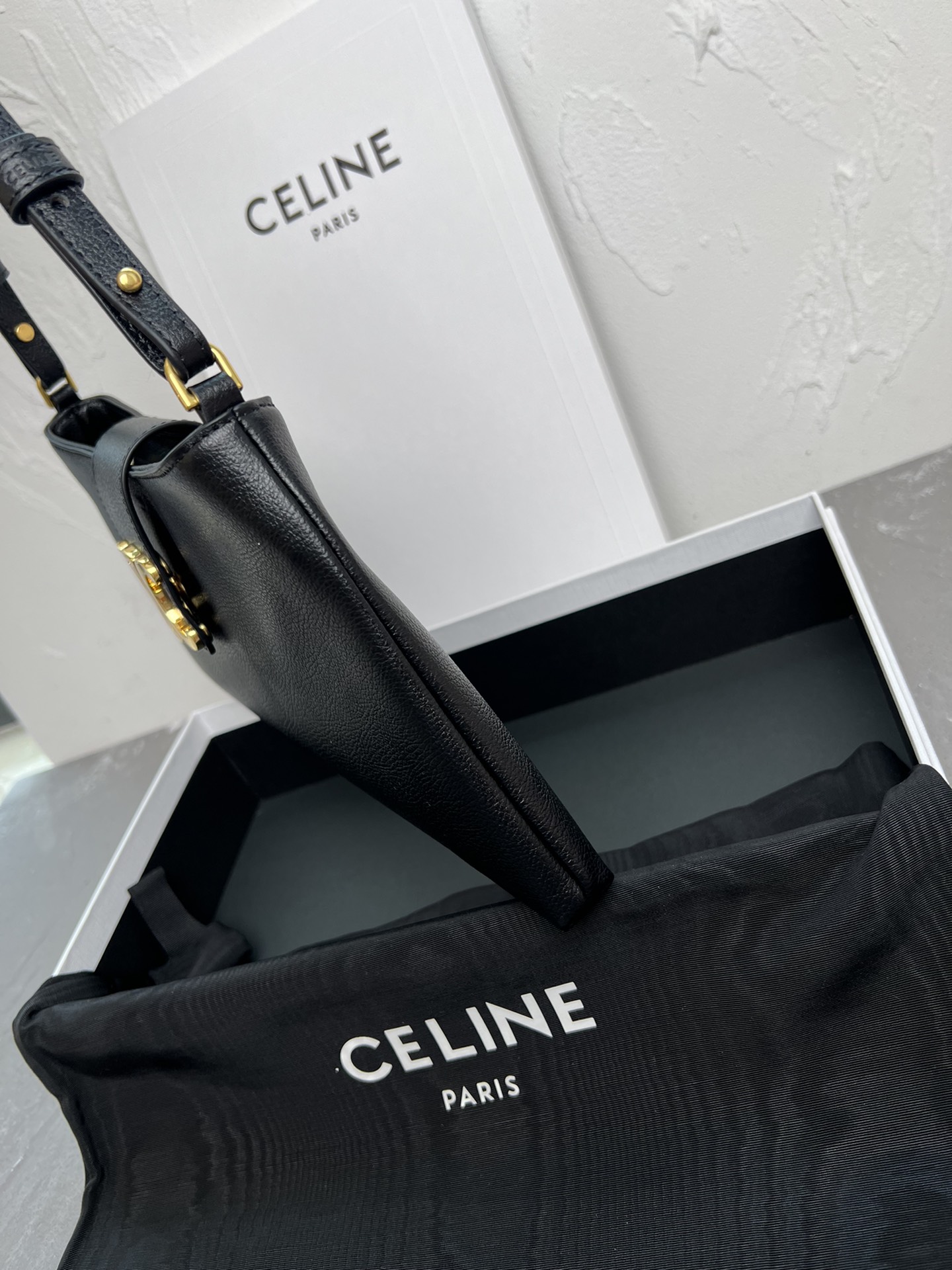 [TOP] CELINE Smooth Calfskin Handbag 31X15X2CM - Black&GHW