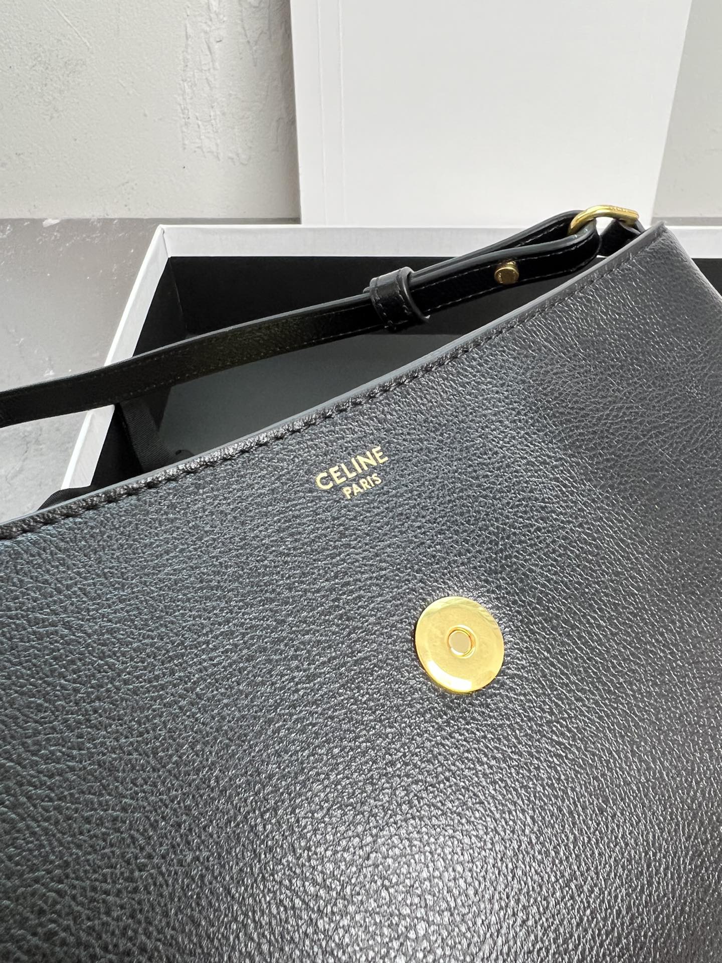 [TOP] CELINE Smooth Calfskin Handbag 31X15X2CM - Black&GHW