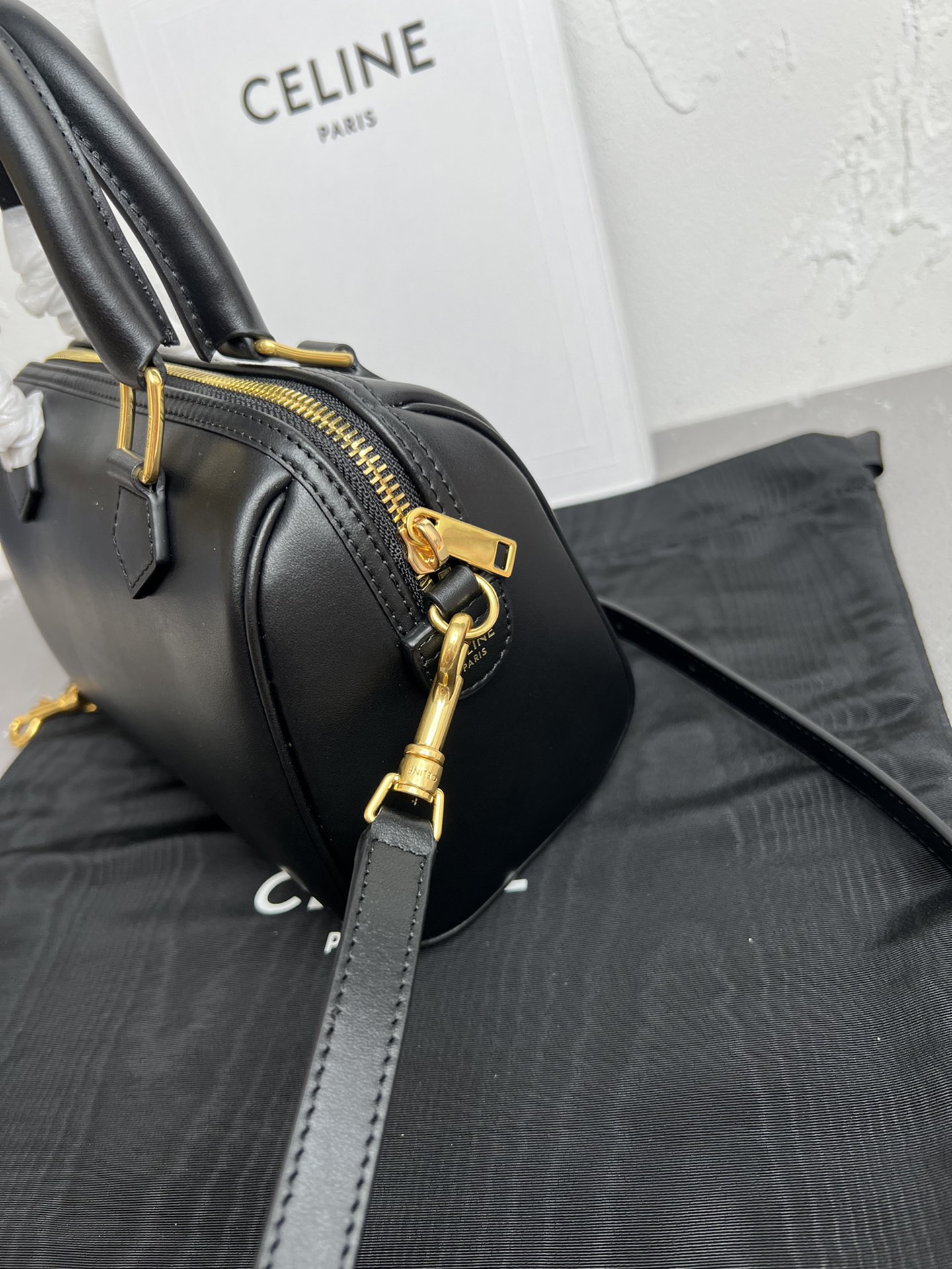 [TOP] CELINE Smooth Calfskin Leather Boston Bag 19.5X14X7CM - Black&GHW