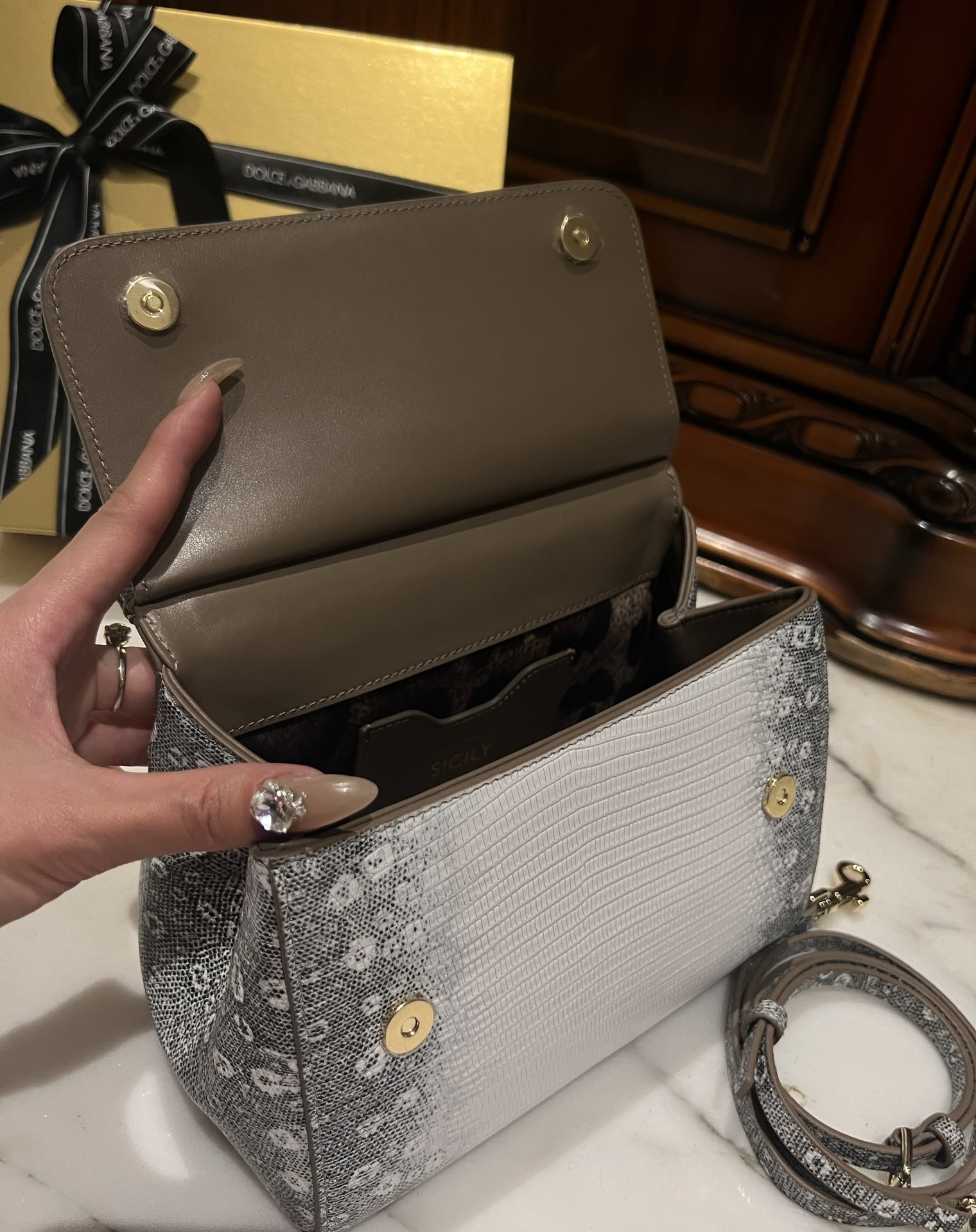 [TOP] Dolce & Gabbana D&G Sicily Bag Cowhide Lizard Pattern 18x11x6cm/20x16x8cm - White